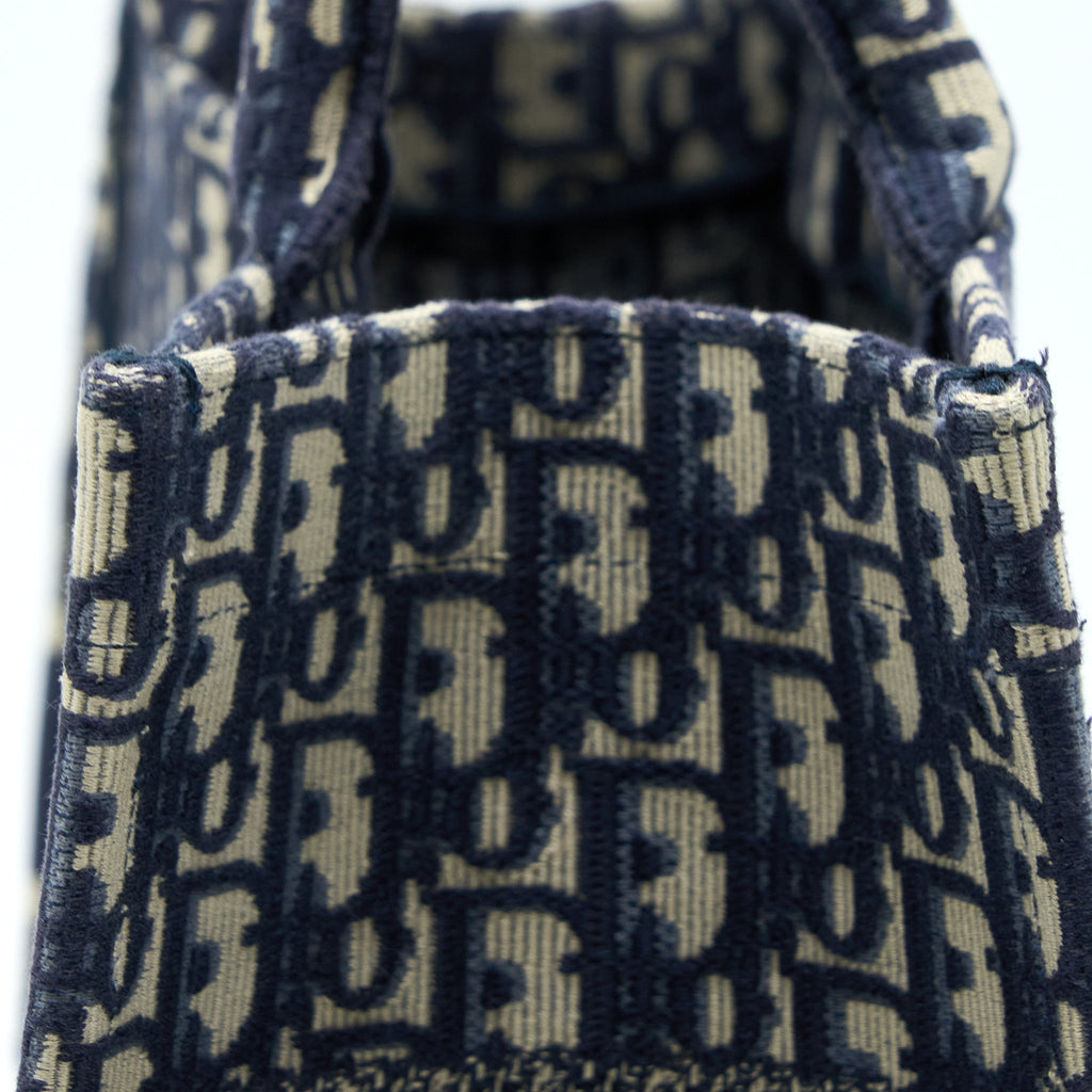 dior-medium-book-tote-blue-dior-oblique-embroidery