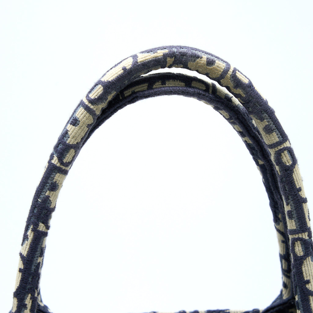 dior-medium-book-tote-blue-dior-oblique-embroidery