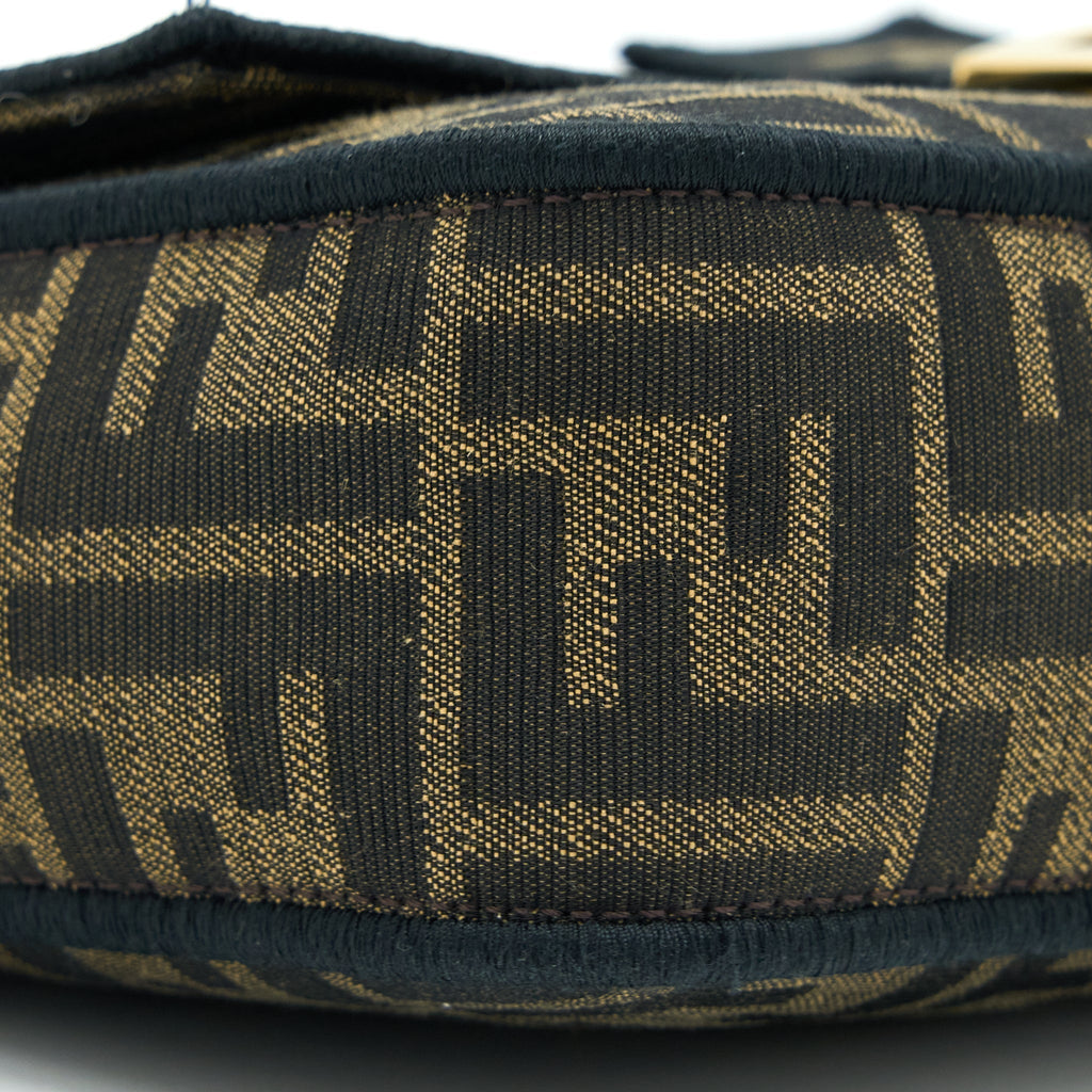 fendi-baguette-shoulder-bag-canvas-ghw