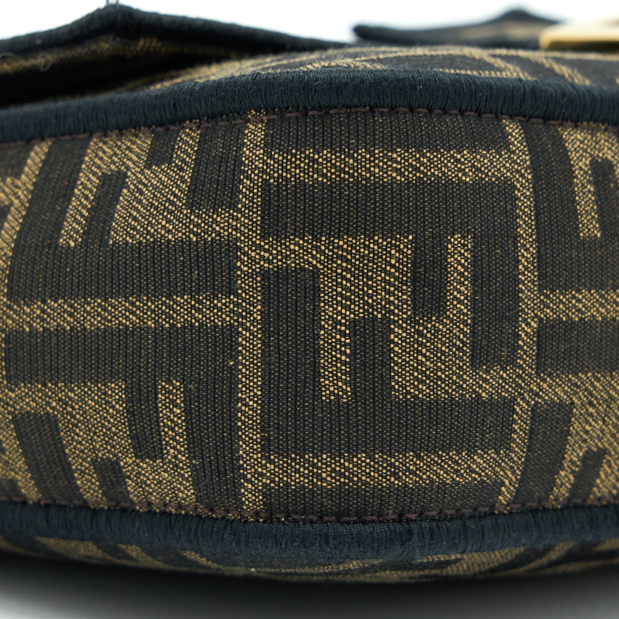 fendi-baguette-shoulder-bag-canvas-ghw