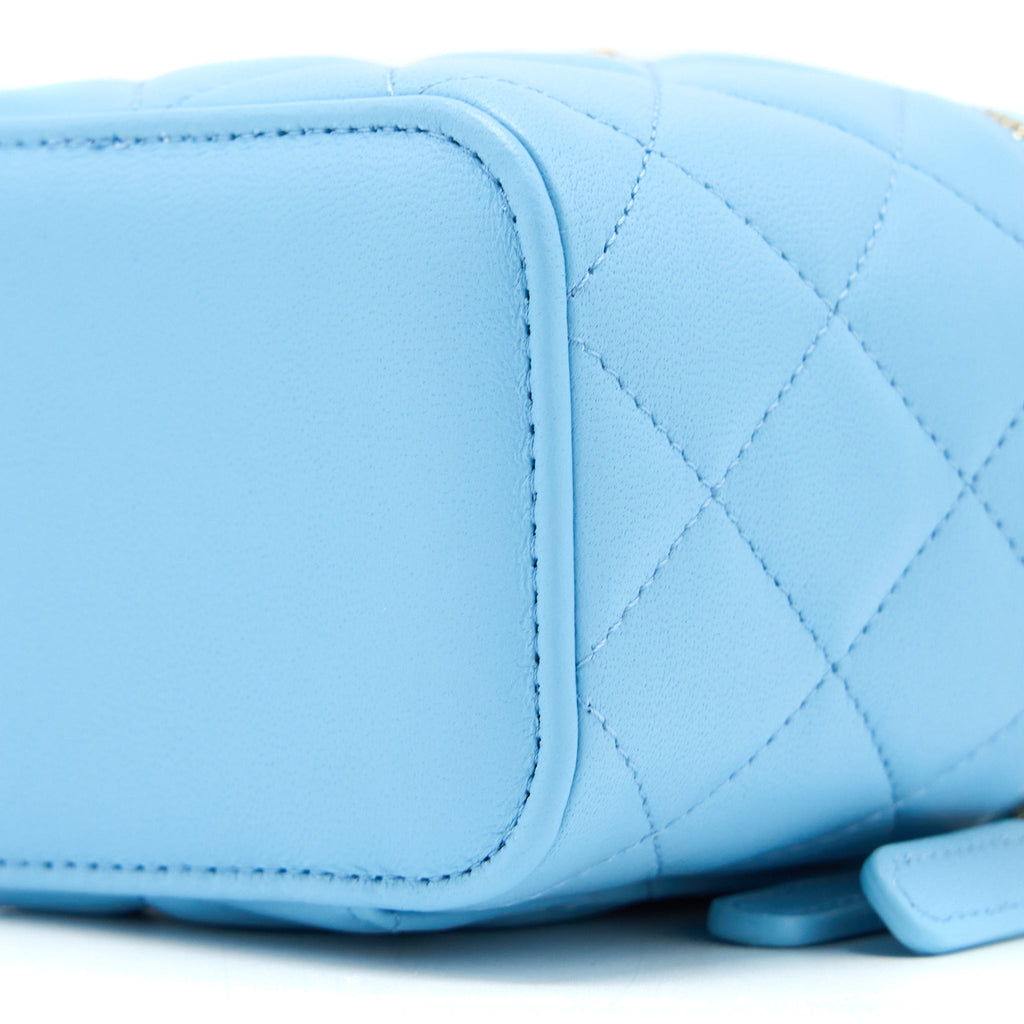 chanel-22s-pearl-crush-mini-vanity-case-lambskin-light-blue-brushed-ghw