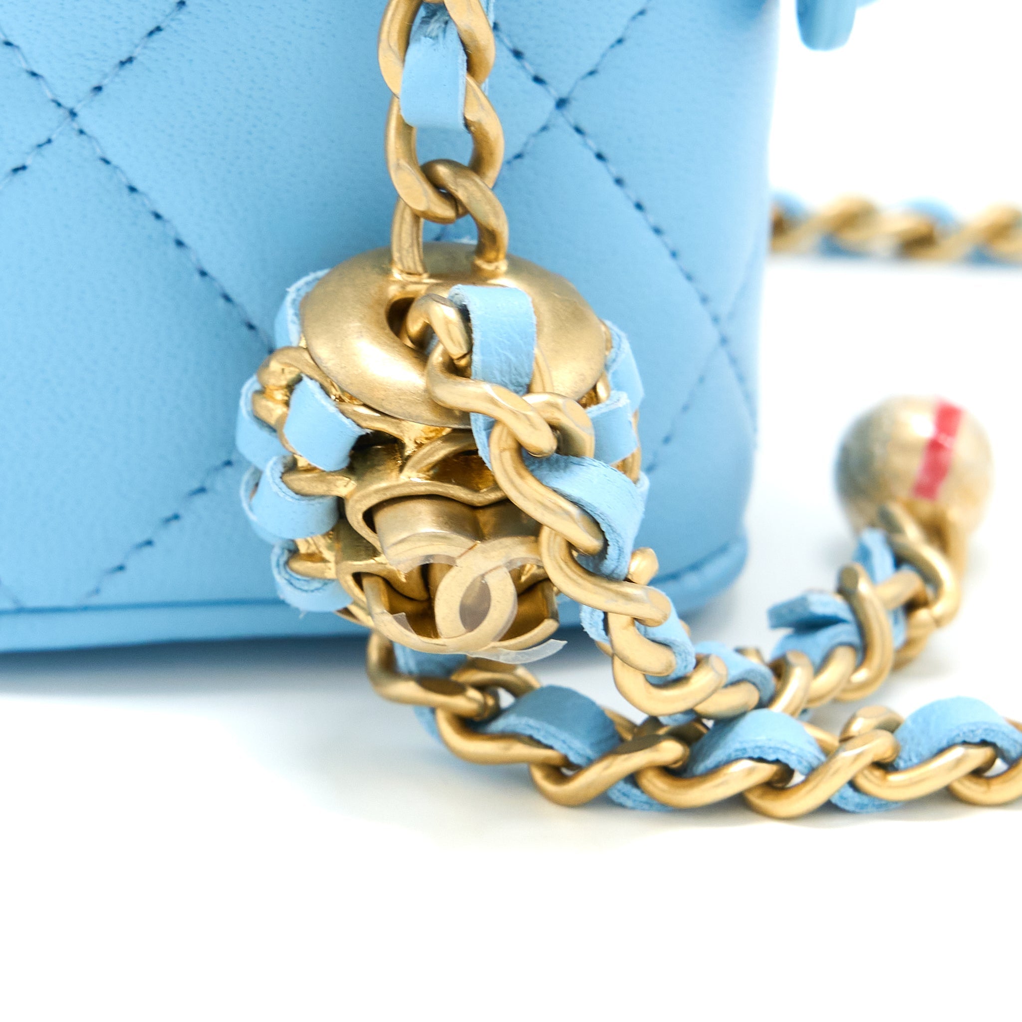 chanel-22s-pearl-crush-mini-vanity-case-lambskin-light-blue-brushed-ghw