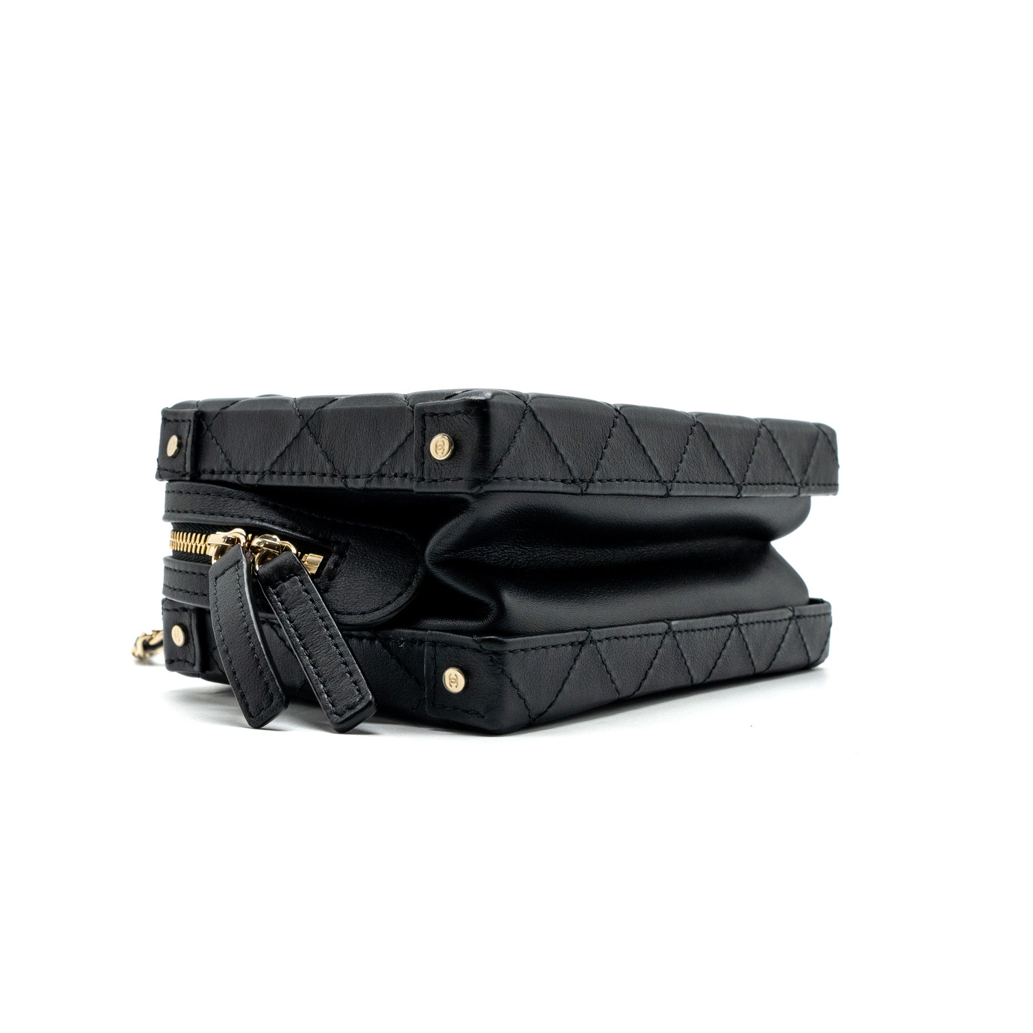 chanel-22b-top-handle-small-vanity-case-calfskin-black-ghwmicrochip-copy
