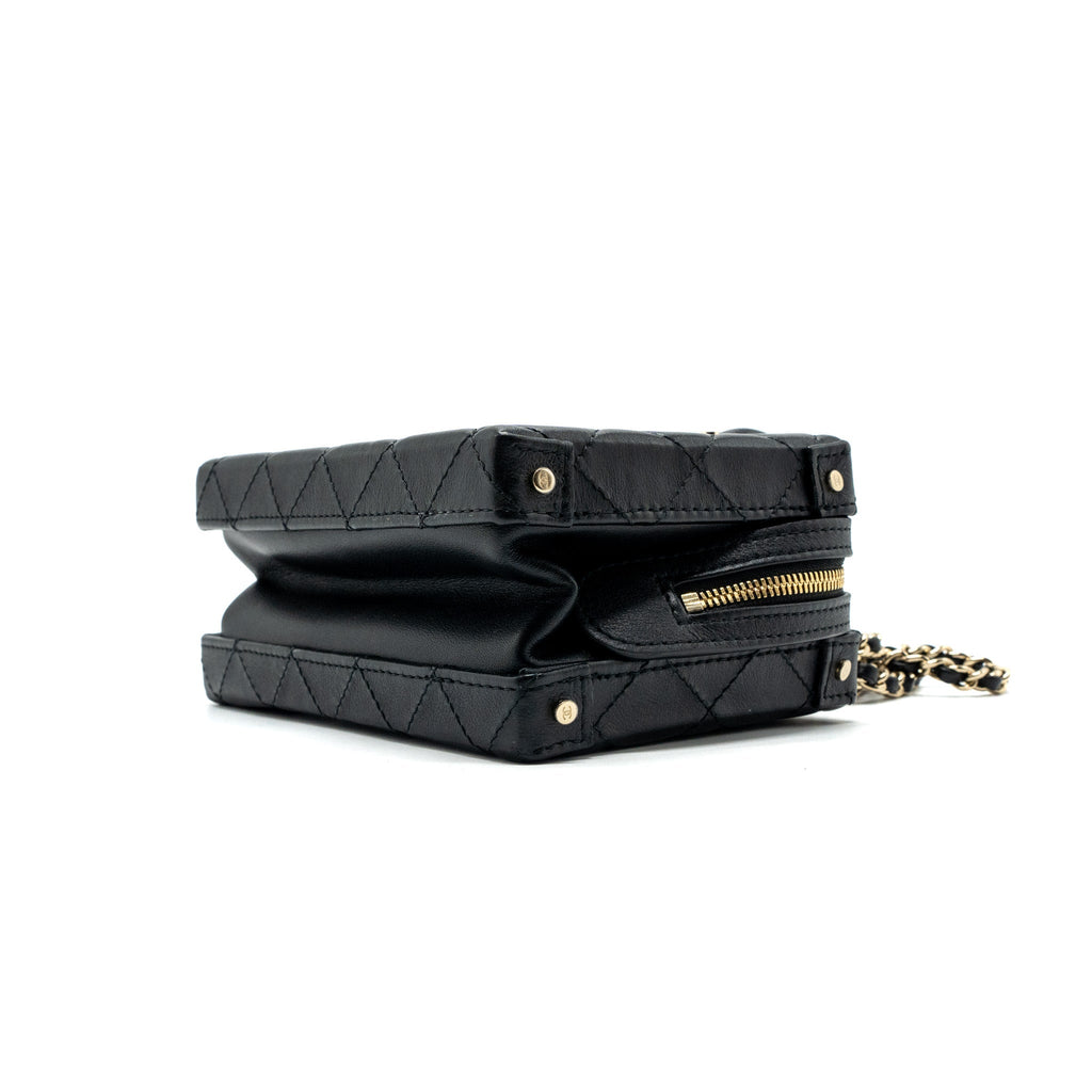chanel-22b-top-handle-small-vanity-case-calfskin-black-ghwmicrochip-copy
