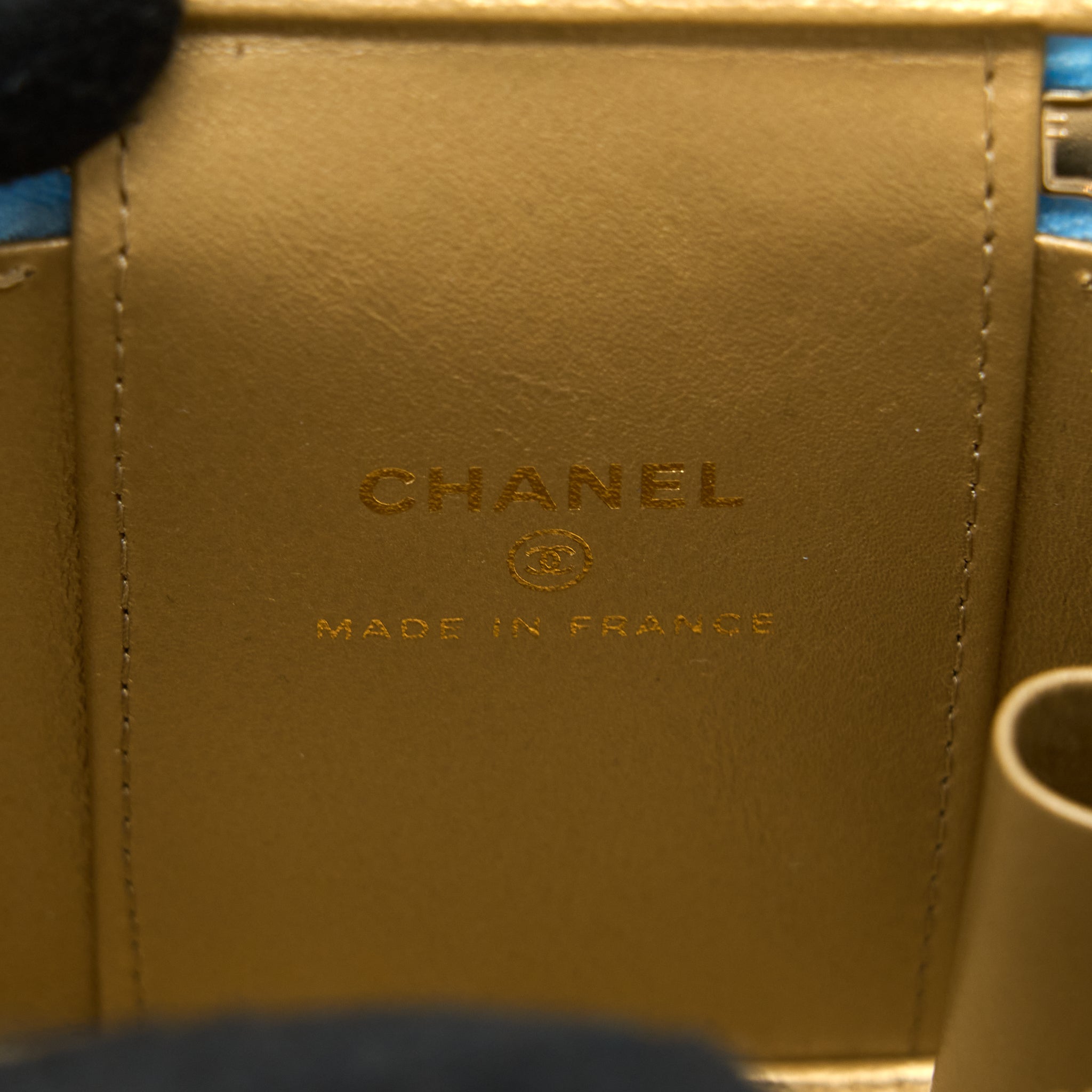 chanel-22s-pearl-crush-mini-vanity-case-lambskin-light-blue-brushed-ghw