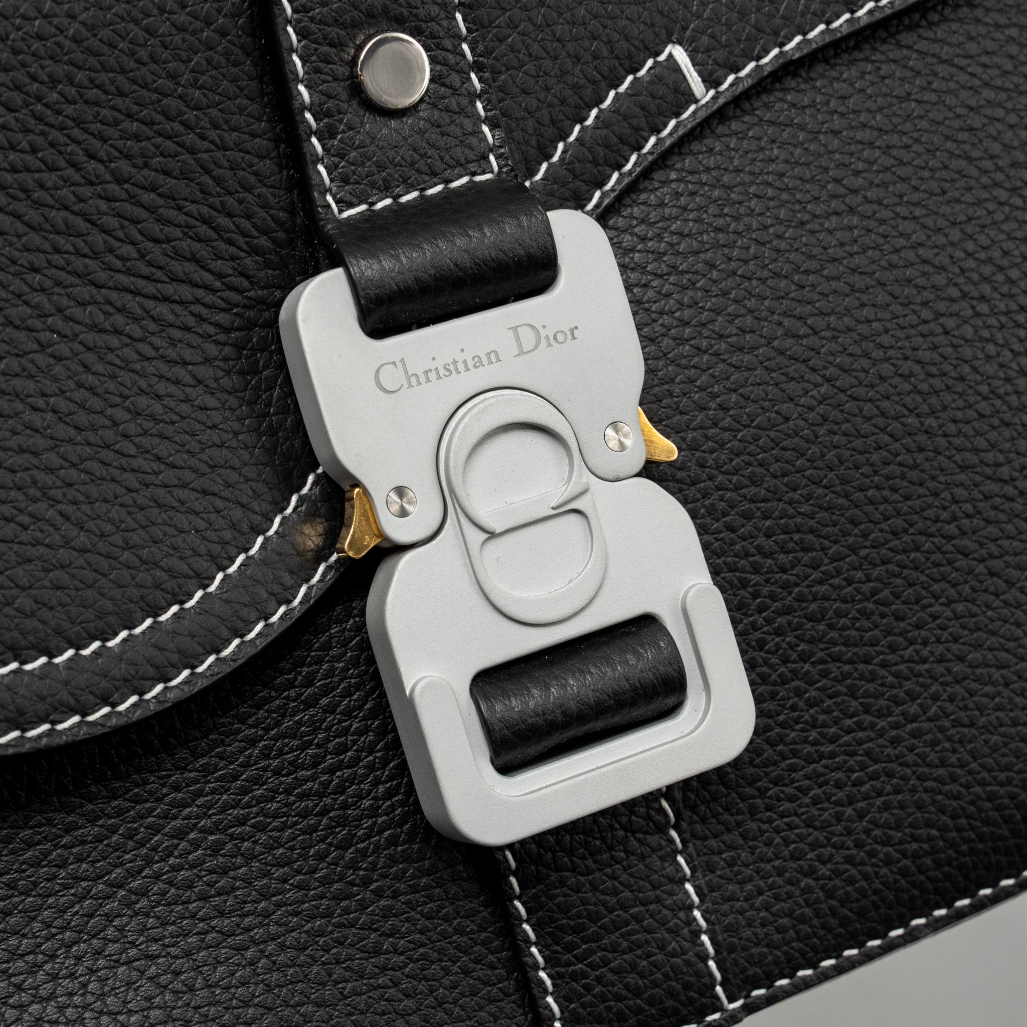 dior-medium-saddle-flap-messenger-bag-grained-calfskin-black-ghw