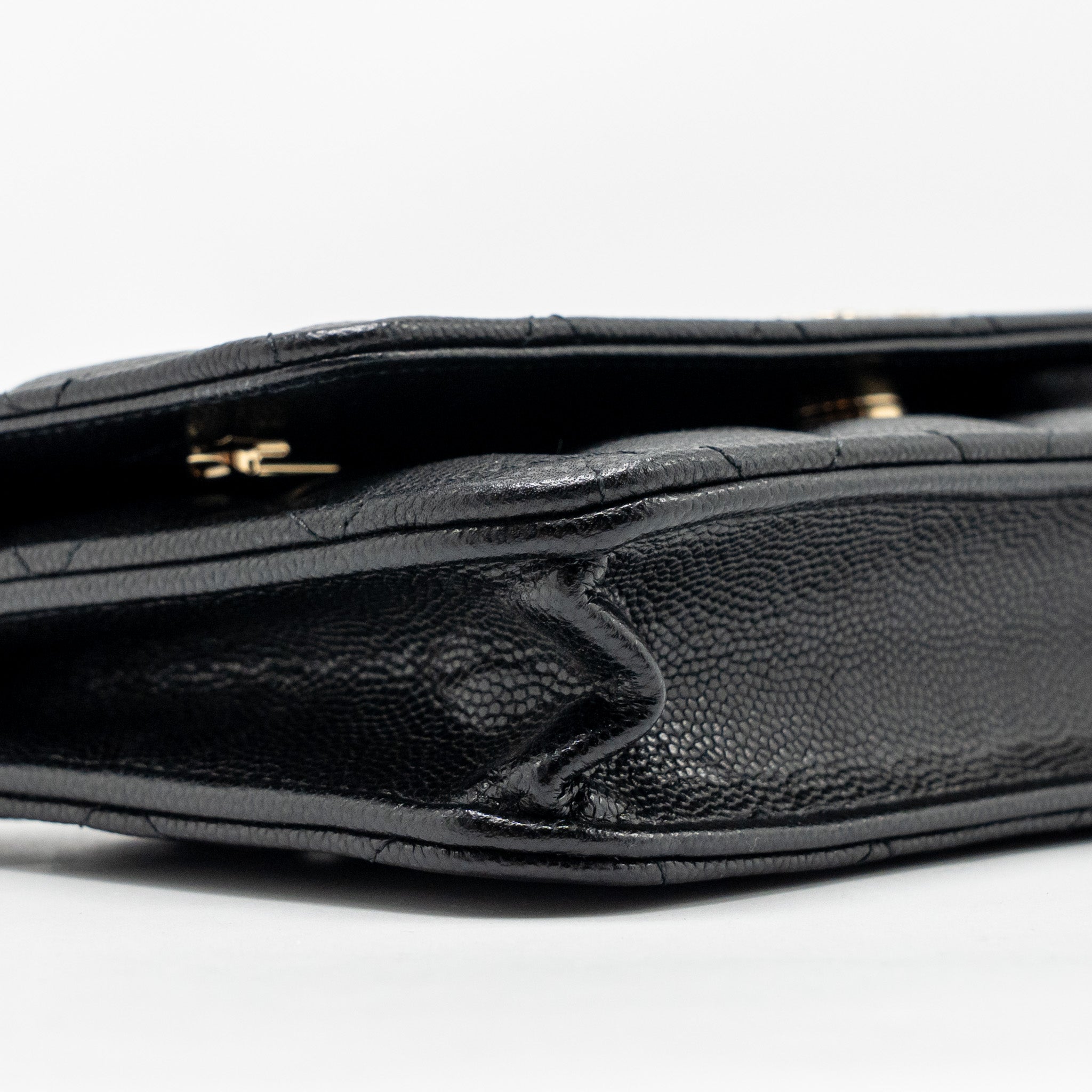 chanel-cc-logo-quilted-wallet-on-chain-caviar-black-lghw-microchip