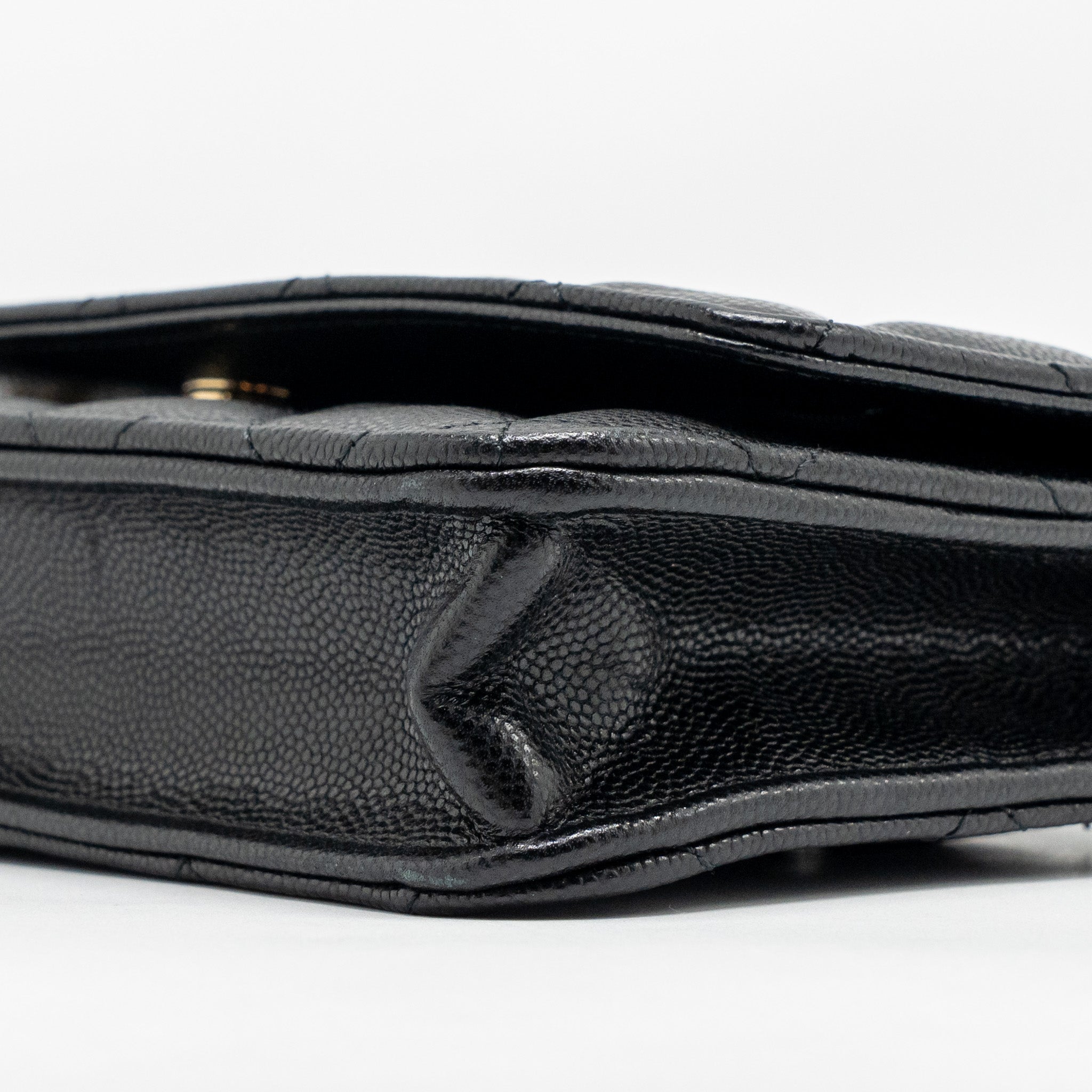 chanel-cc-logo-quilted-wallet-on-chain-caviar-black-lghw-microchip