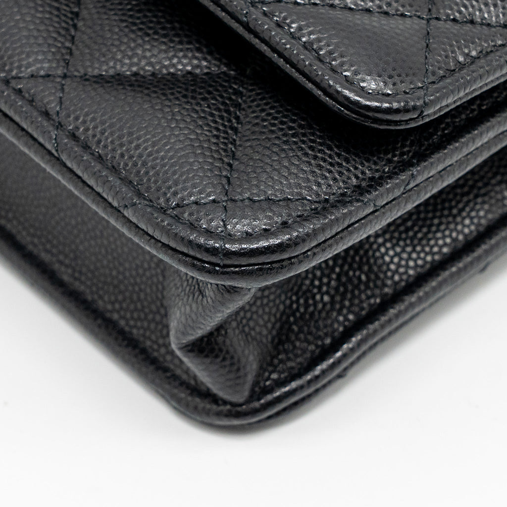 chanel-cc-logo-quilted-wallet-on-chain-caviar-black-lghw-microchip