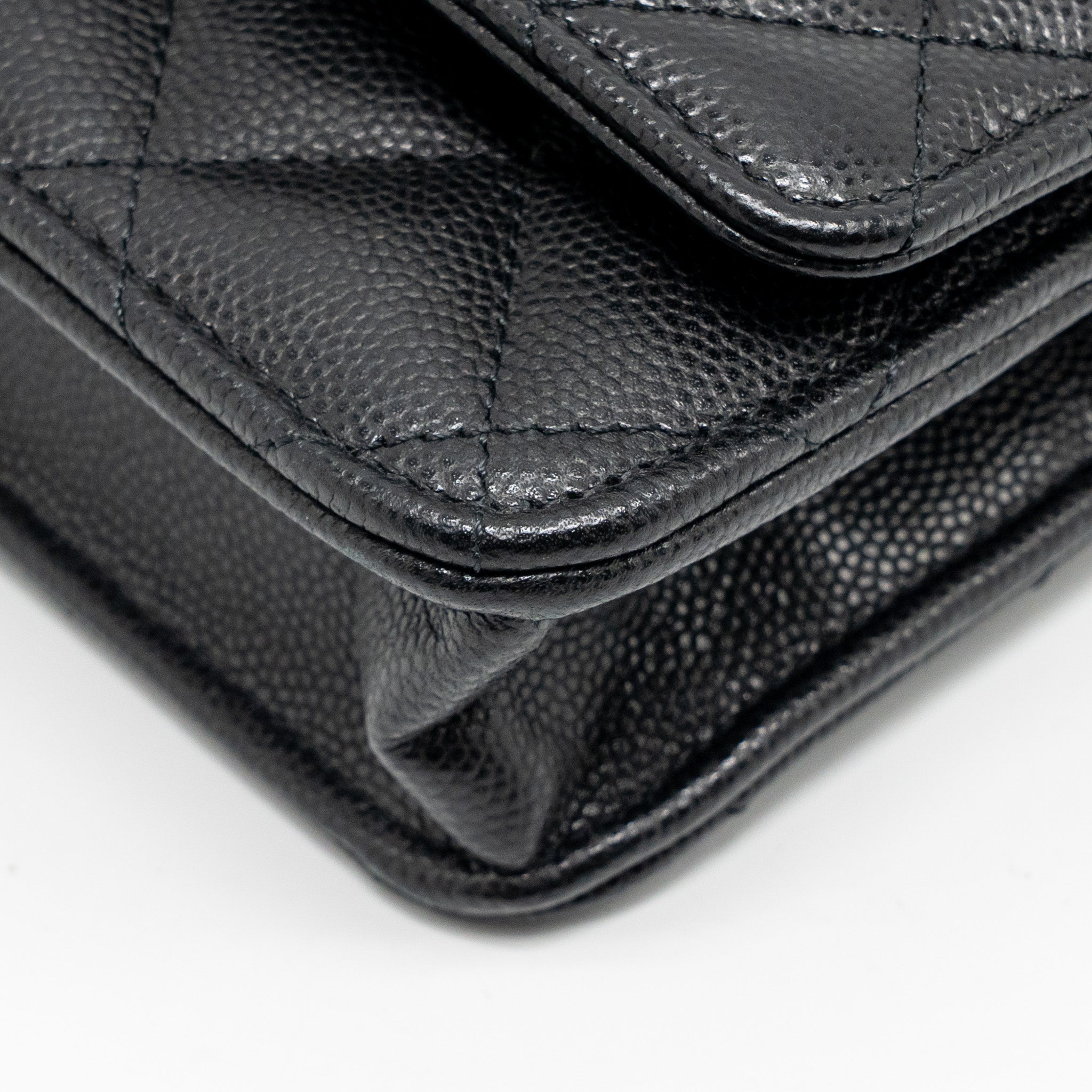 chanel-cc-logo-quilted-wallet-on-chain-caviar-black-lghw-microchip