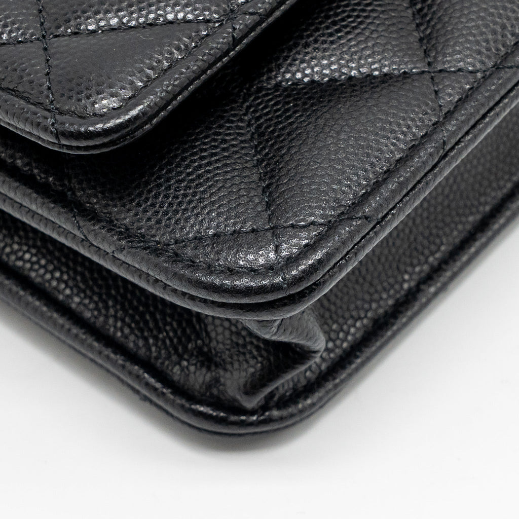 chanel-cc-logo-quilted-wallet-on-chain-caviar-black-lghw-microchip