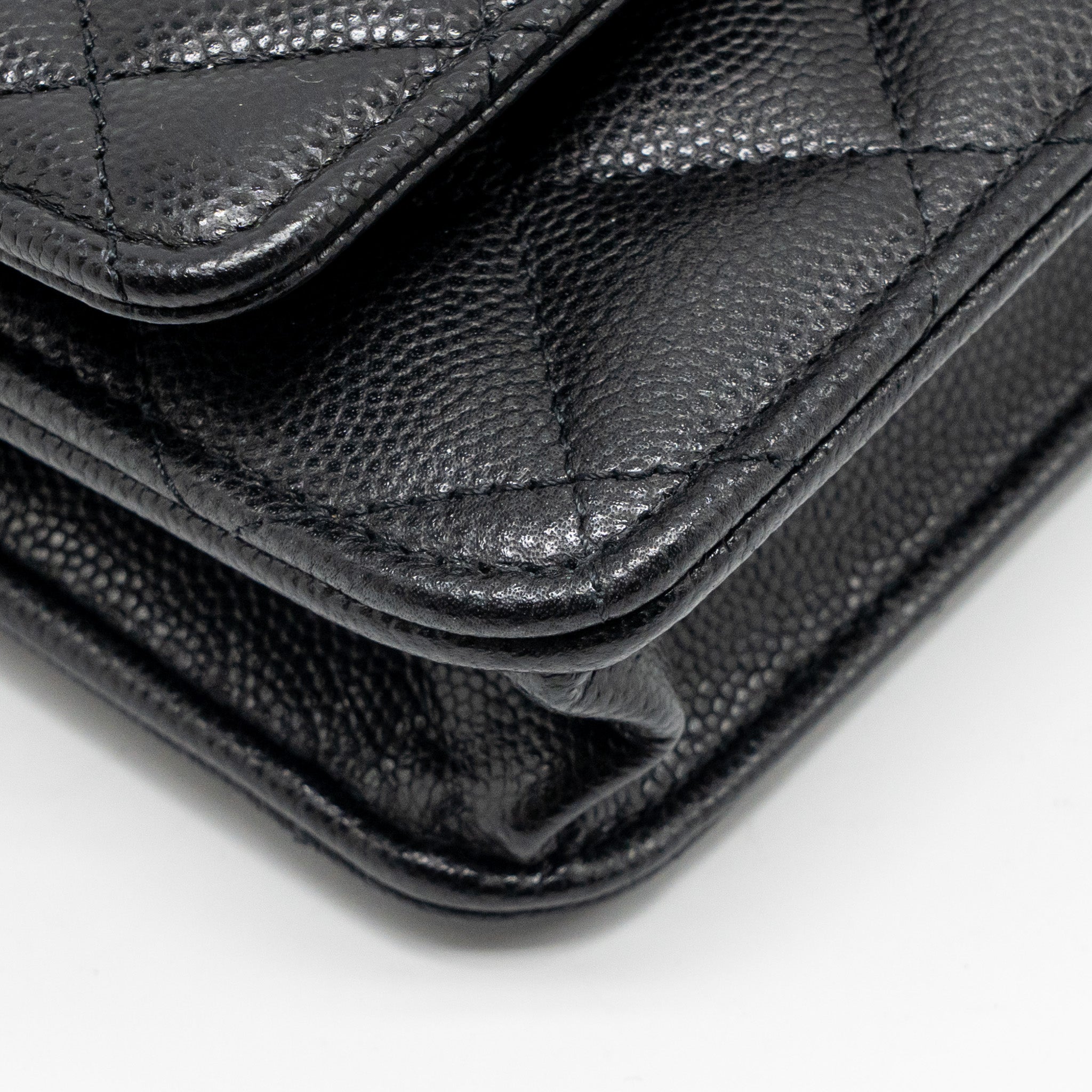 chanel-cc-logo-quilted-wallet-on-chain-caviar-black-lghw-microchip