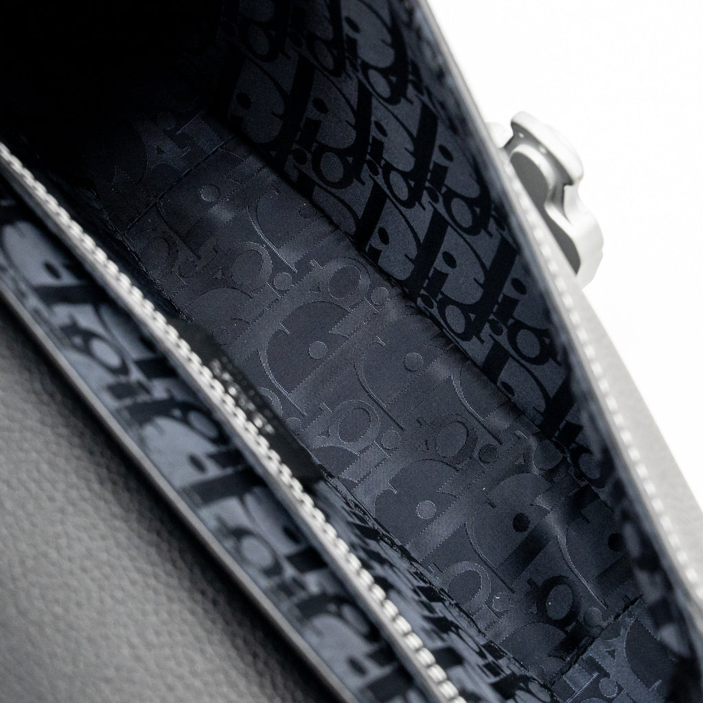 dior-medium-saddle-flap-messenger-bag-grained-calfskin-black-ghw