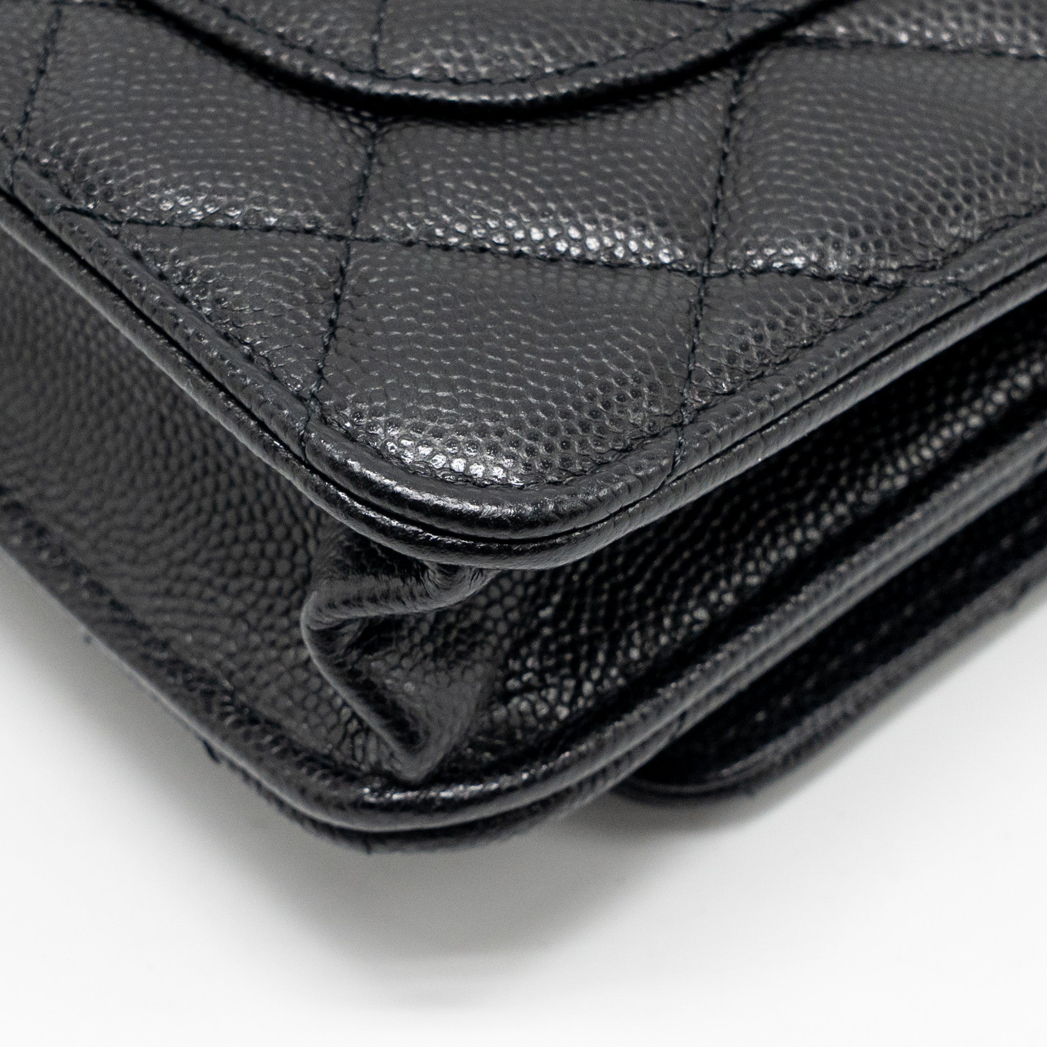 chanel-cc-logo-quilted-wallet-on-chain-caviar-black-lghw-microchip