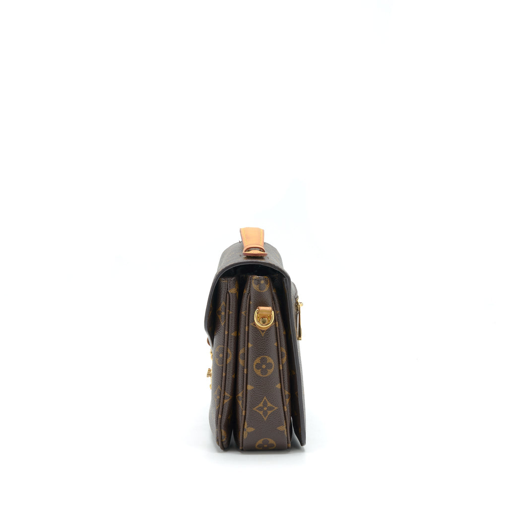 louis-vuitton-pochette-metis-monogram-canvas-year-2015