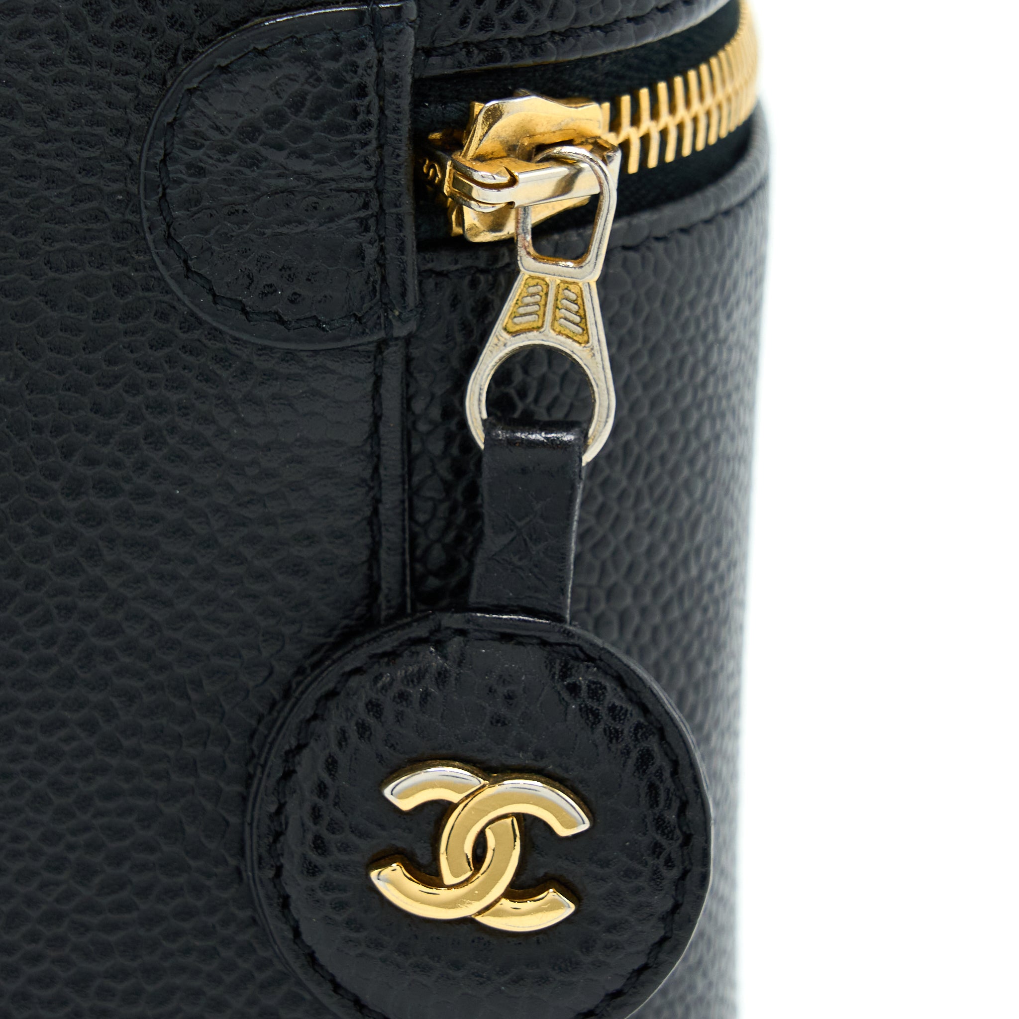 chanel-vintage-vertical-cc-logo-cosmetic-vanity-caviar-black-ghw