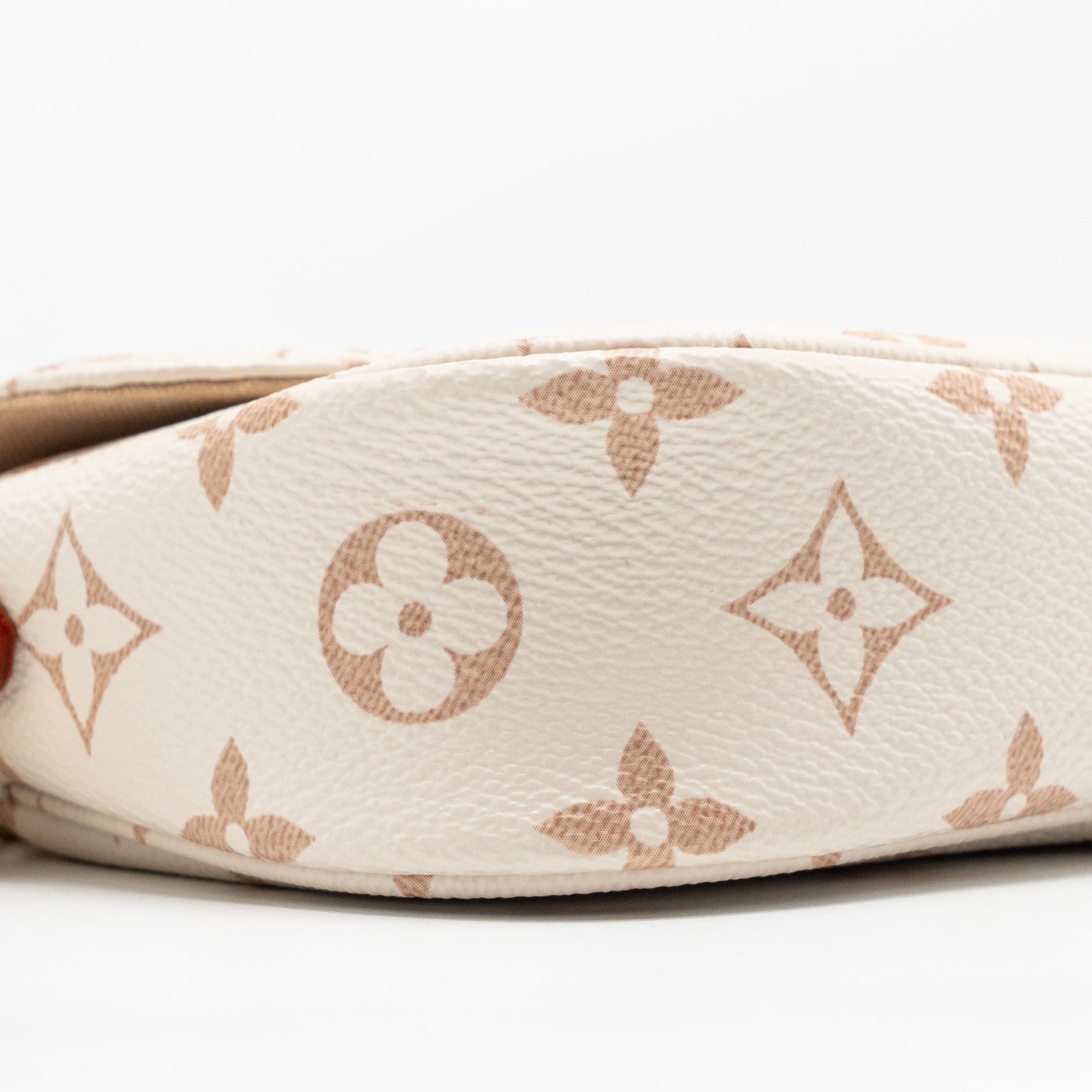 louis-vuitton-ivy-wallet-on-chain-canvas-beige-cream-ghw