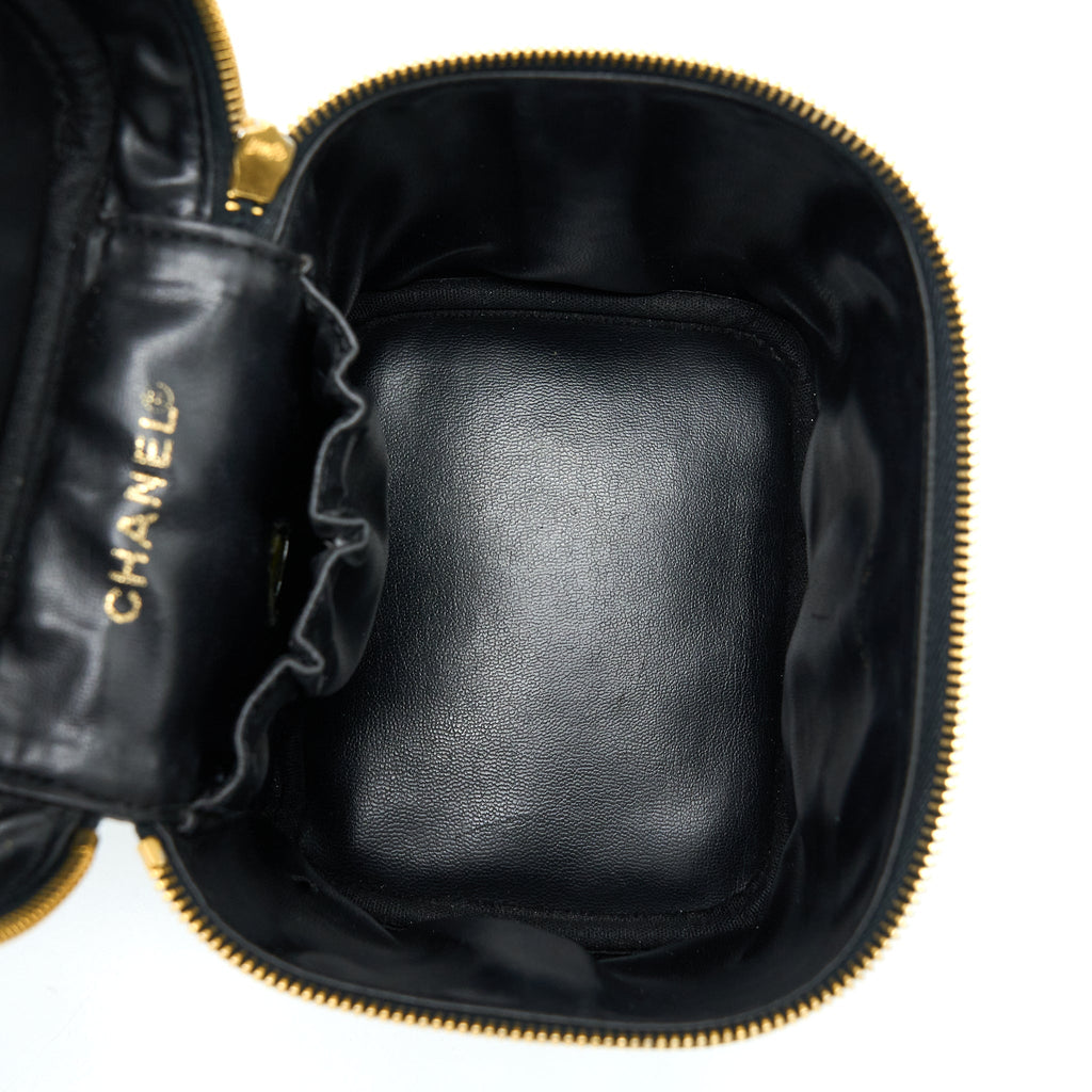 chanel-vintage-vertical-cc-logo-cosmetic-vanity-caviar-black-ghw