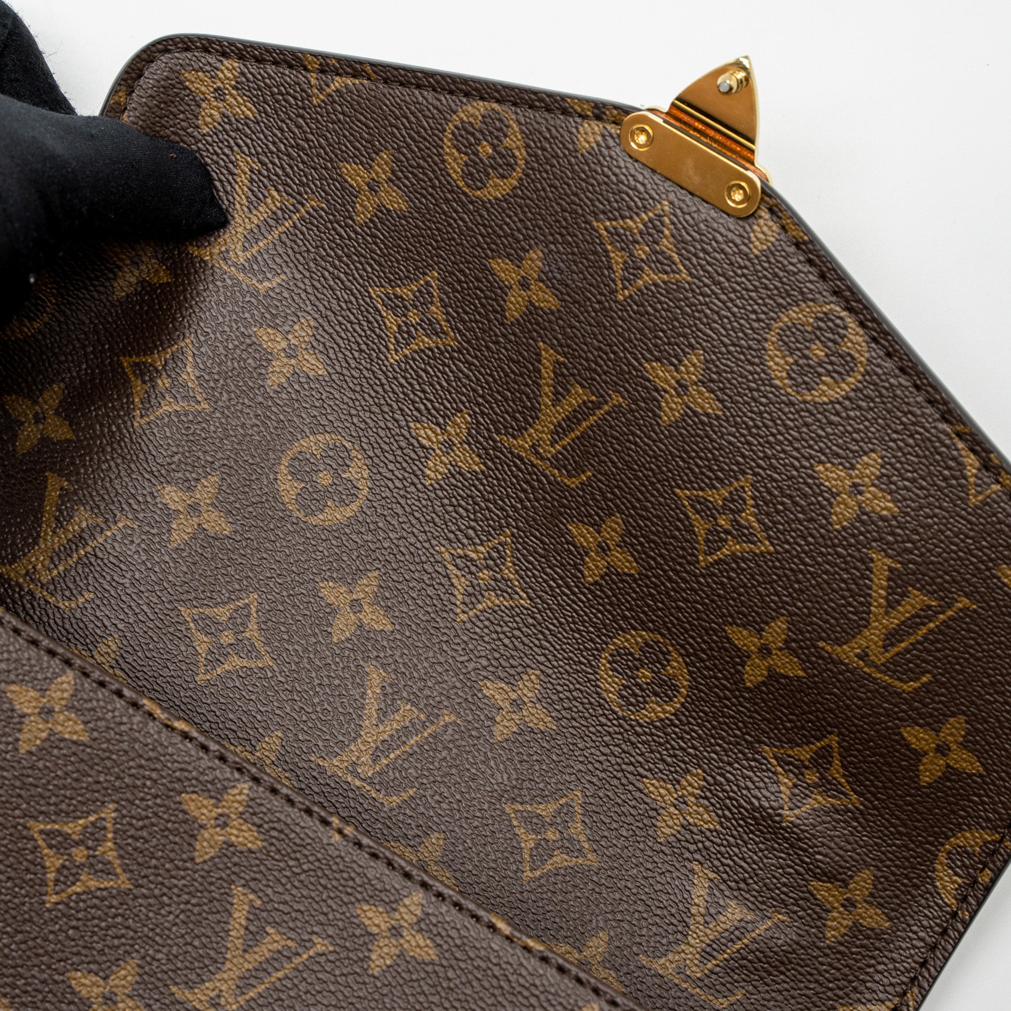 louis-vuitton-pochette-metis-monogram-canvas-ghw-new-version