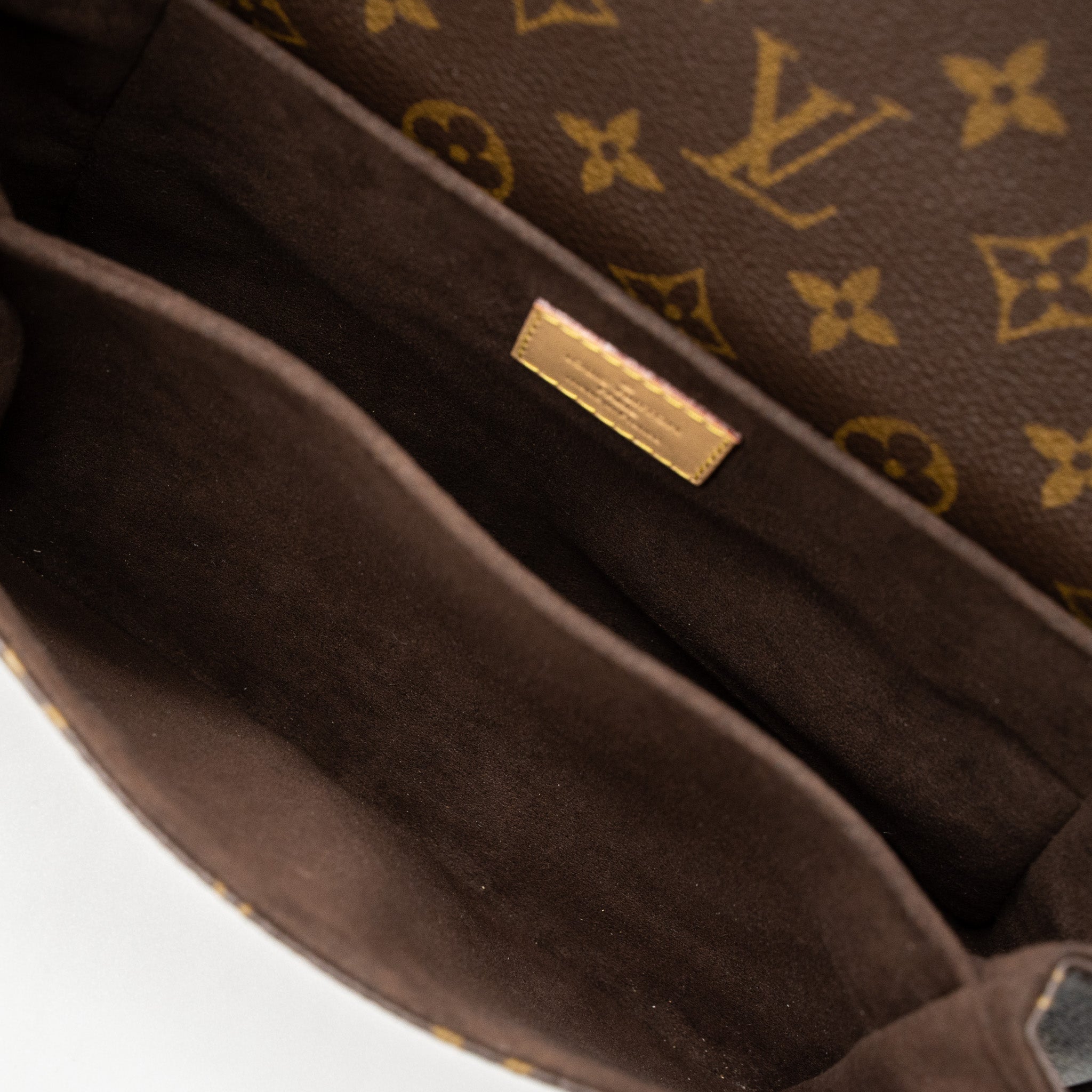 louis-vuitton-pochette-metis-monogram-canvas-ghw-new-version