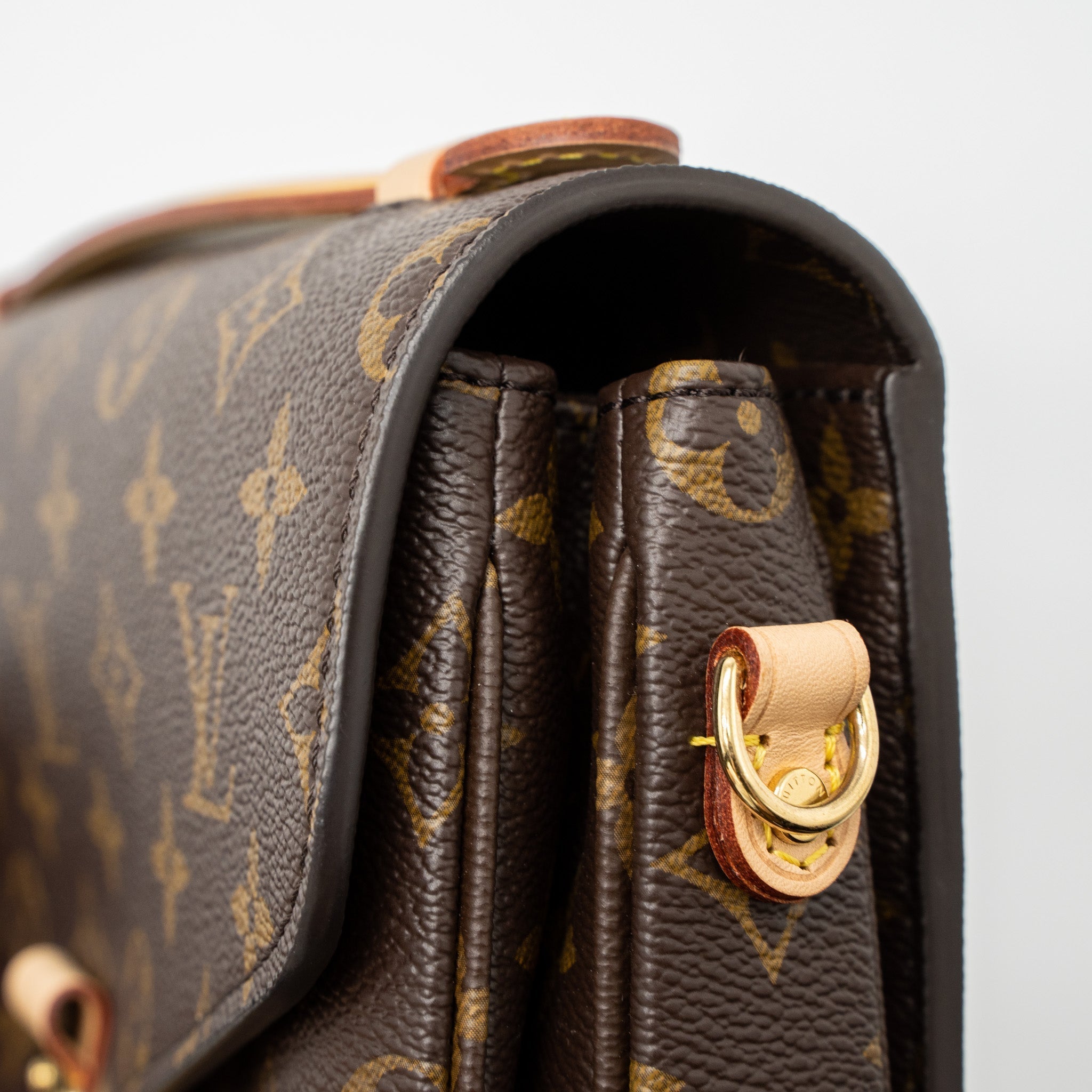 louis-vuitton-pochette-metis-monogram-canvas-ghw-new-version