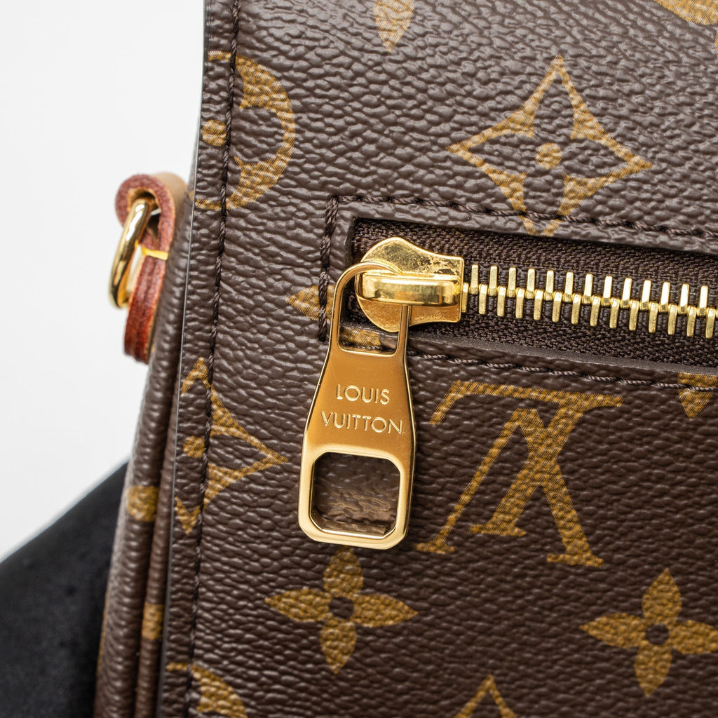 louis-vuitton-pochette-metis-monogram-canvas-ghw-new-version