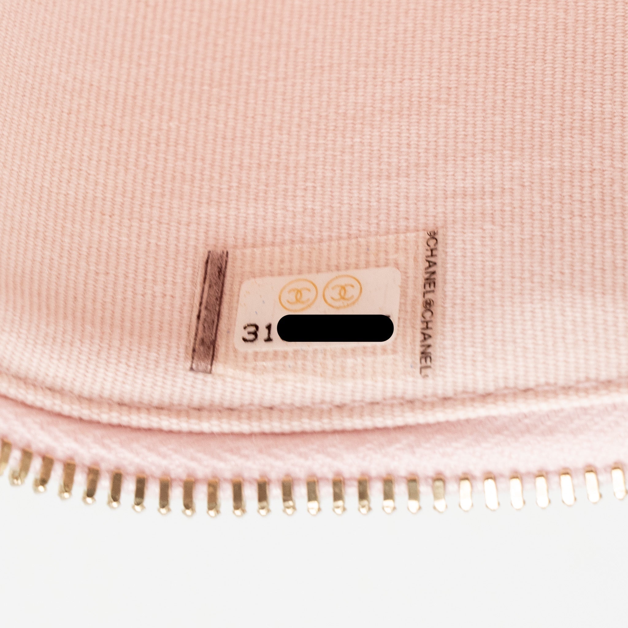 chanel-22p-long-vanity-case-with-logo-chain-light-pink-caviar-lghw