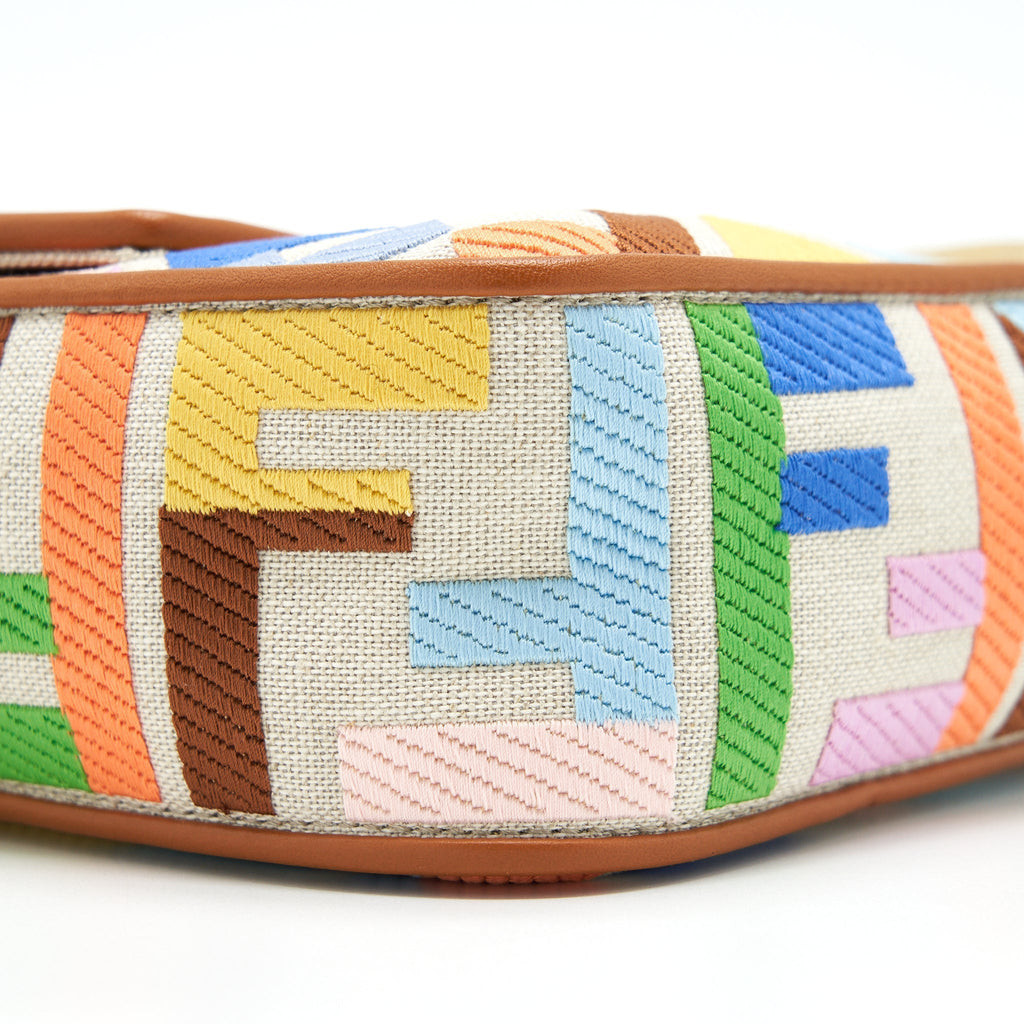 fendi-baguette-bag-in-ff-motif-canvas-multicolor
