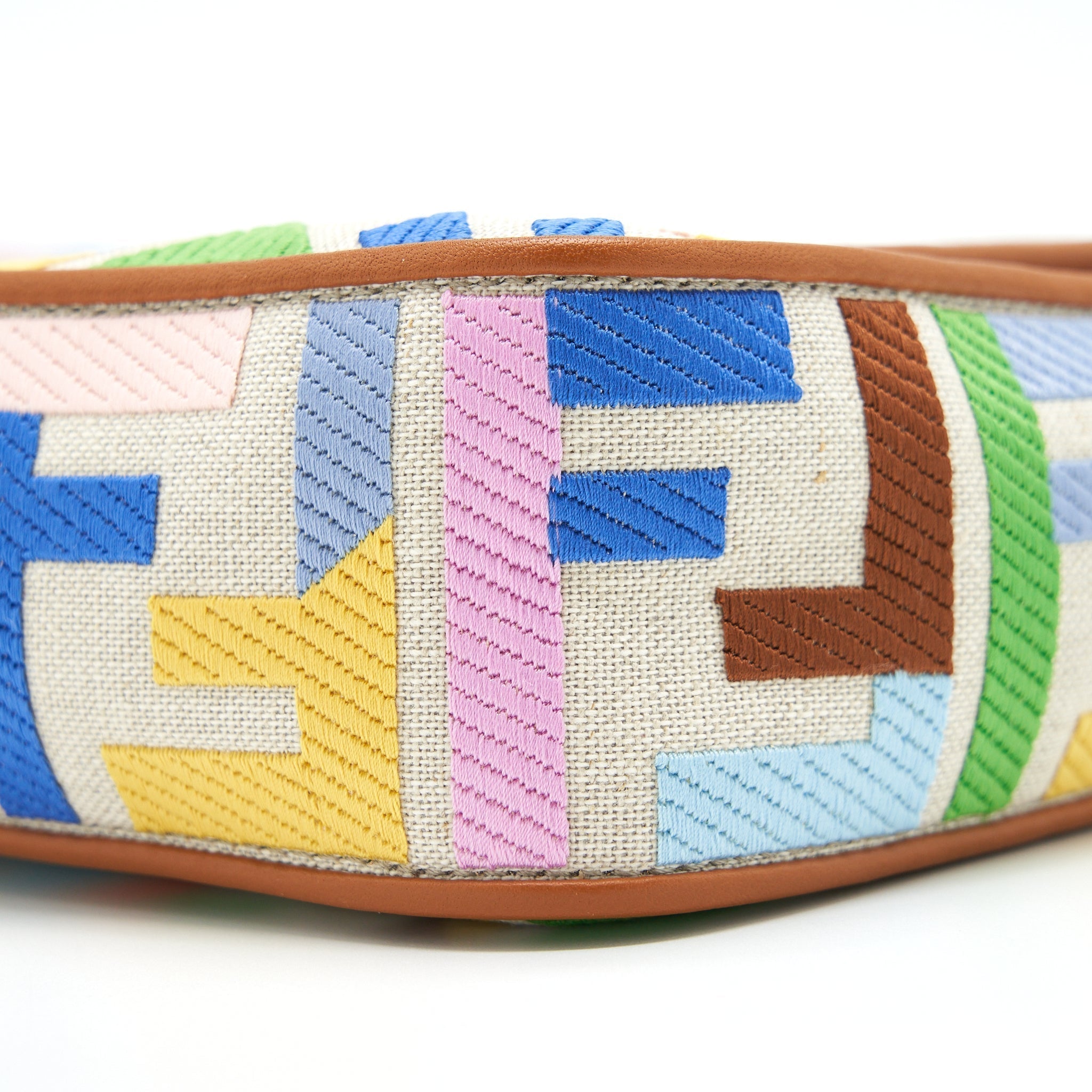 fendi-baguette-bag-in-ff-motif-canvas-multicolor