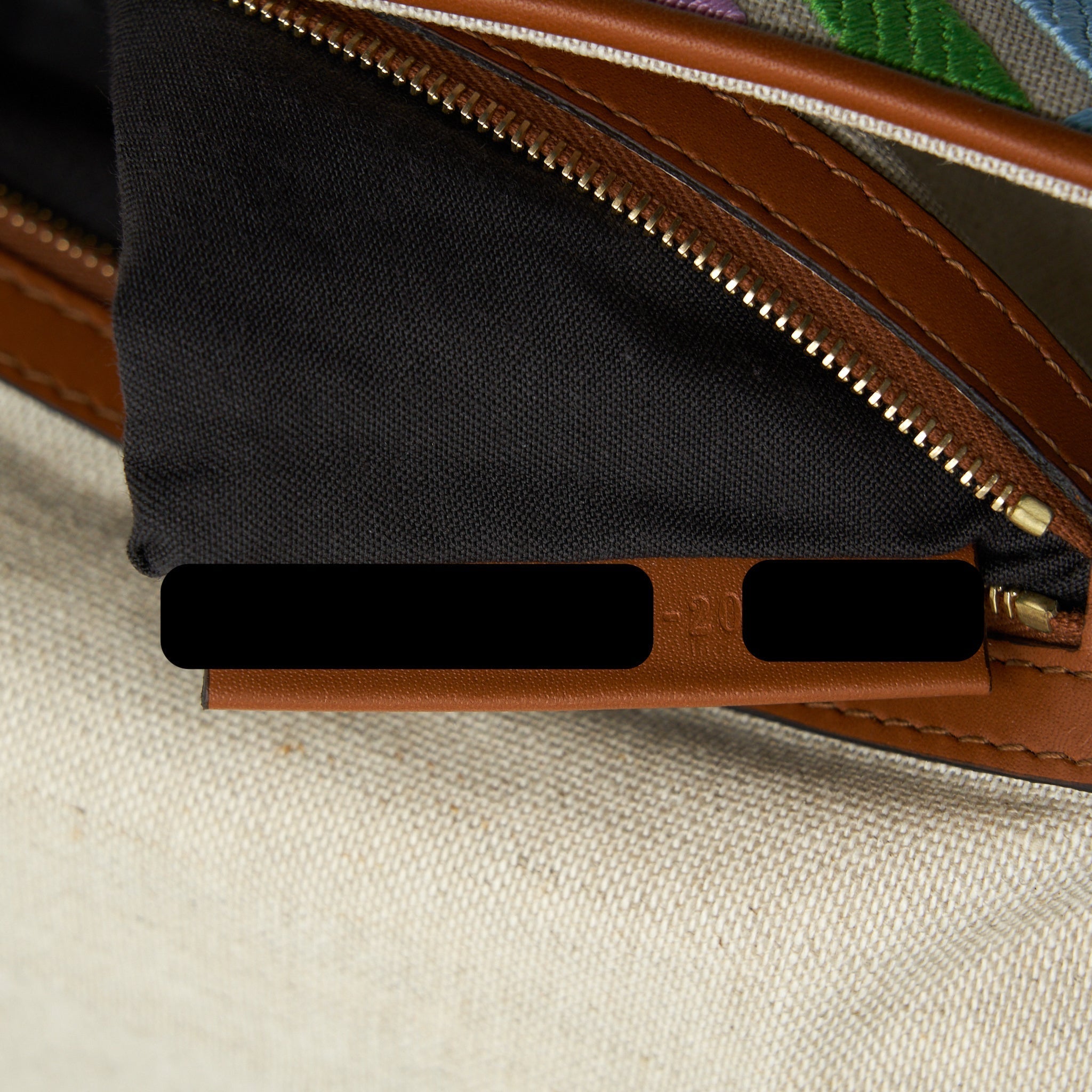 fendi-baguette-bag-in-ff-motif-canvas-multicolor