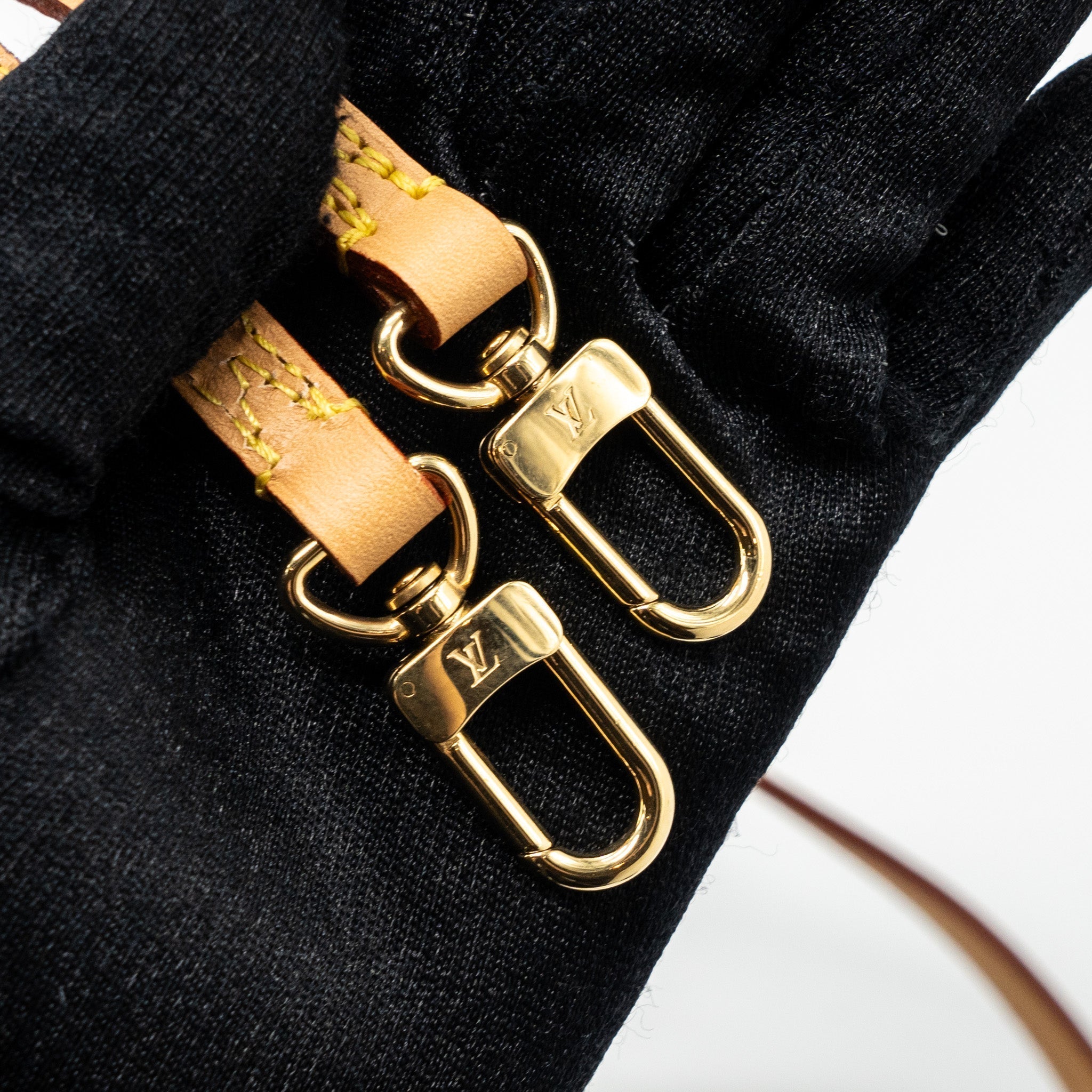 louis-vuitton-petite-boite-chapeau-monogram-canvas-ghw-4