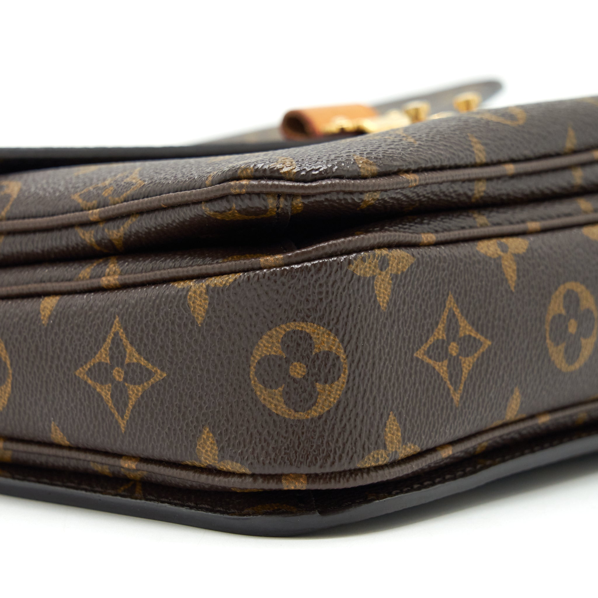 louis-vuitton-pochette-metis-monogram-canvas-year-2015