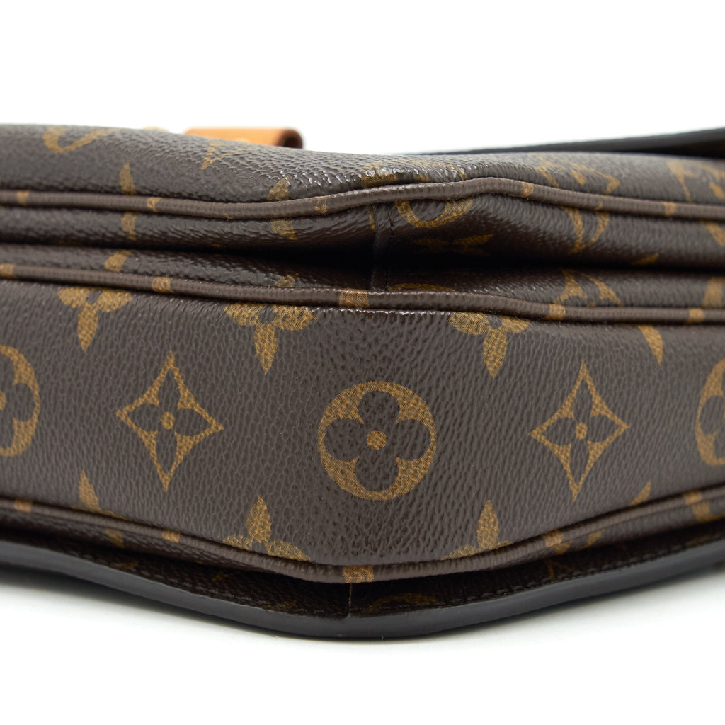 louis-vuitton-pochette-metis-monogram-canvas-year-2015