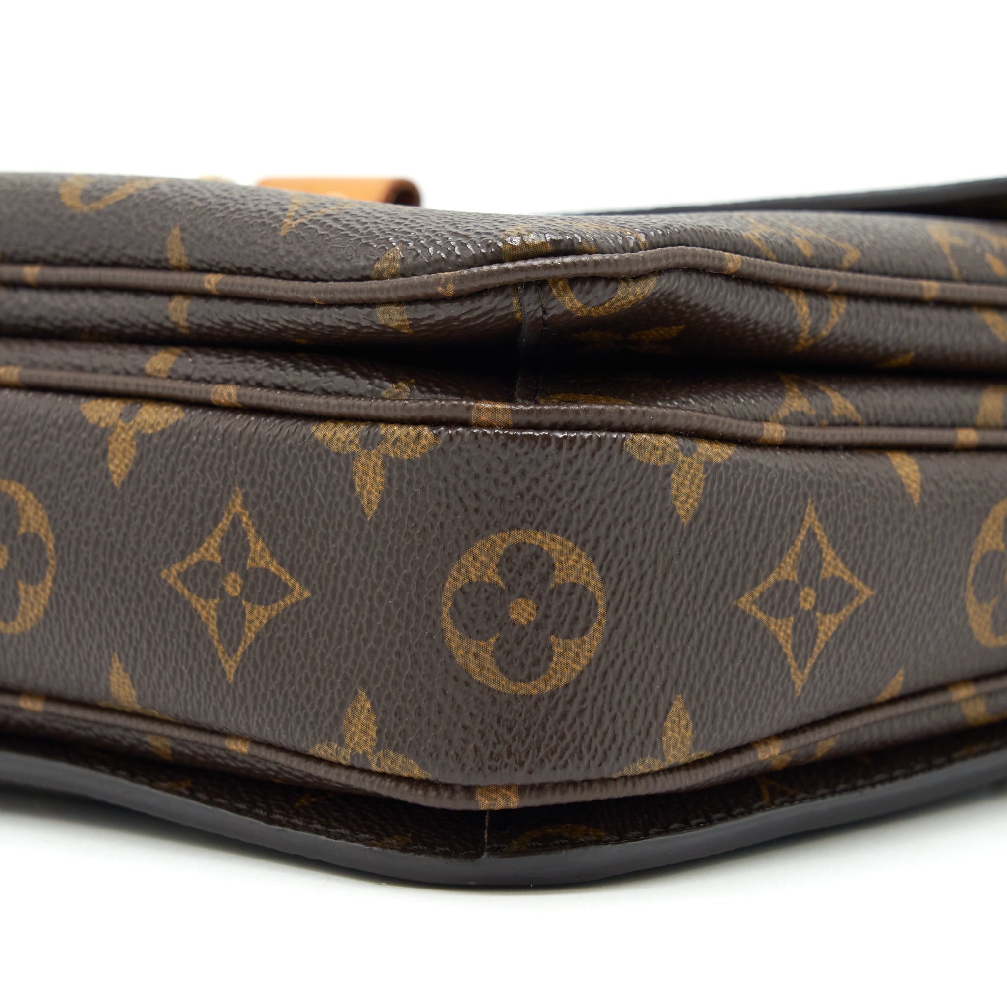 louis-vuitton-pochette-metis-monogram-canvas-year-2015