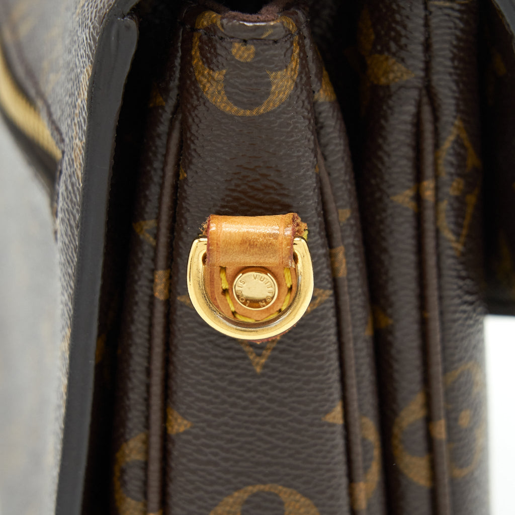 louis-vuitton-pochette-metis-monogram-canvas-year-2015