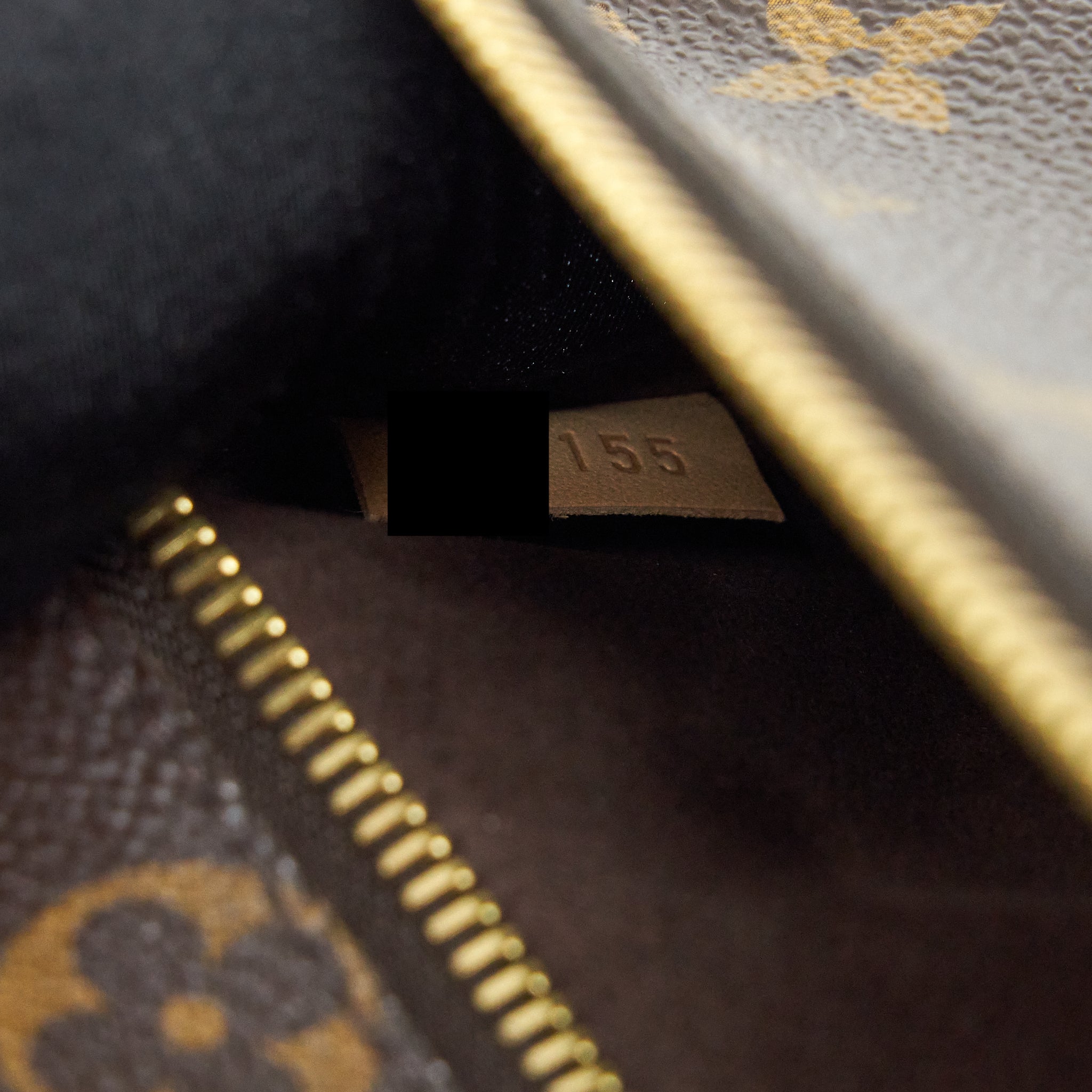 louis-vuitton-pochette-metis-monogram-canvas-year-2015