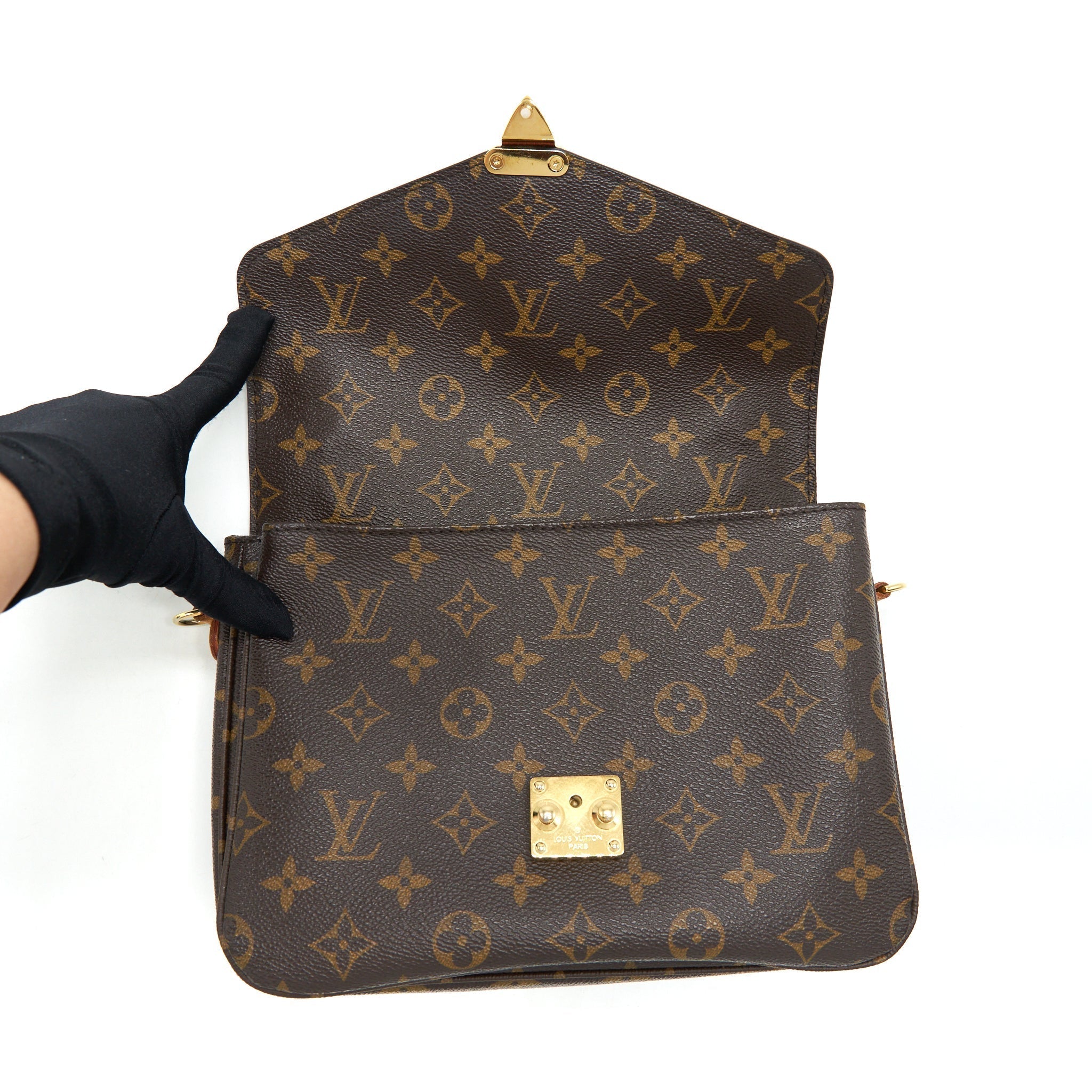 louis-vuitton-pochette-metis-monogram-canvas-year-2015