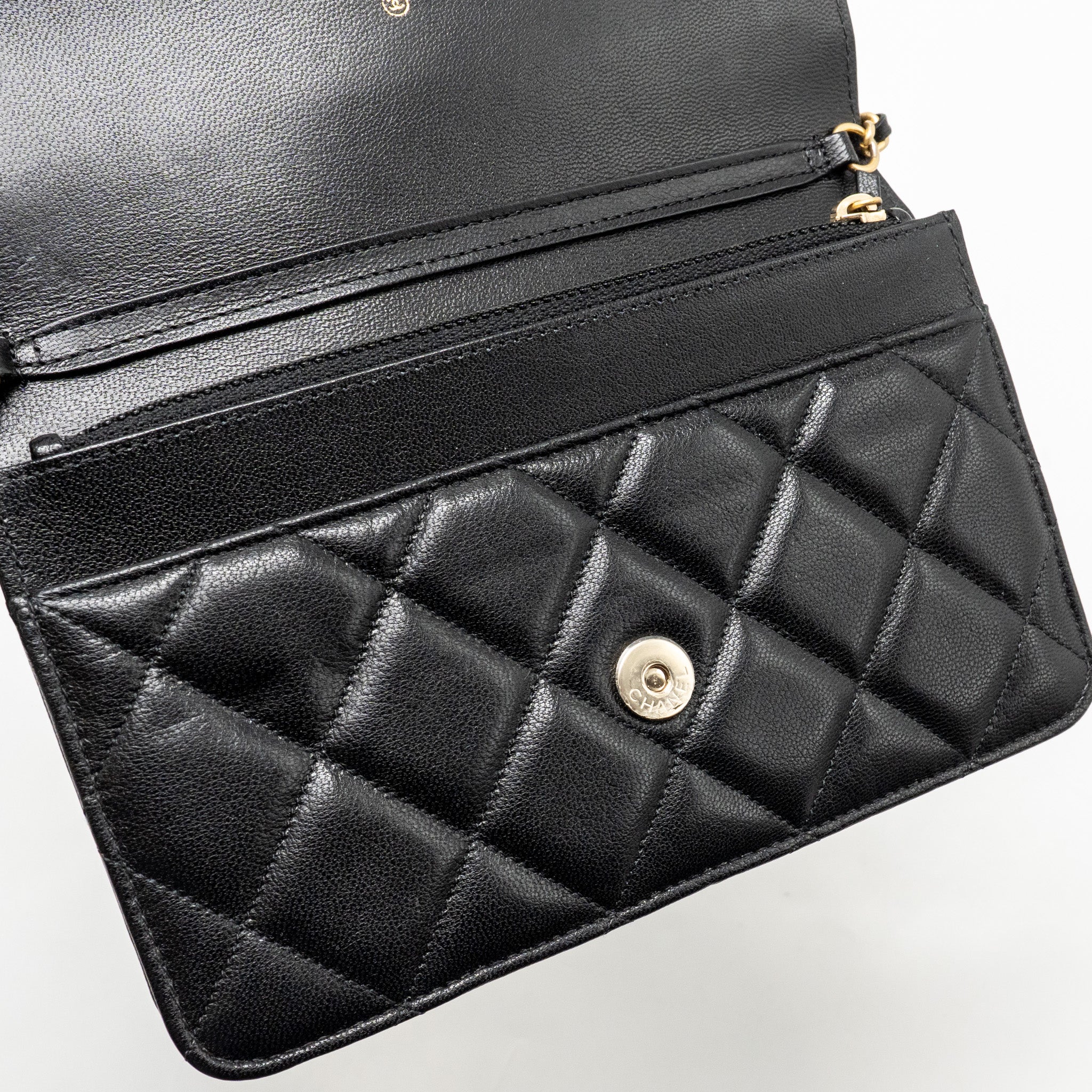 chanel-detailed-strap-wallet-on-chain-lambskin-black-with-multicolour-hardware-microchip-copy