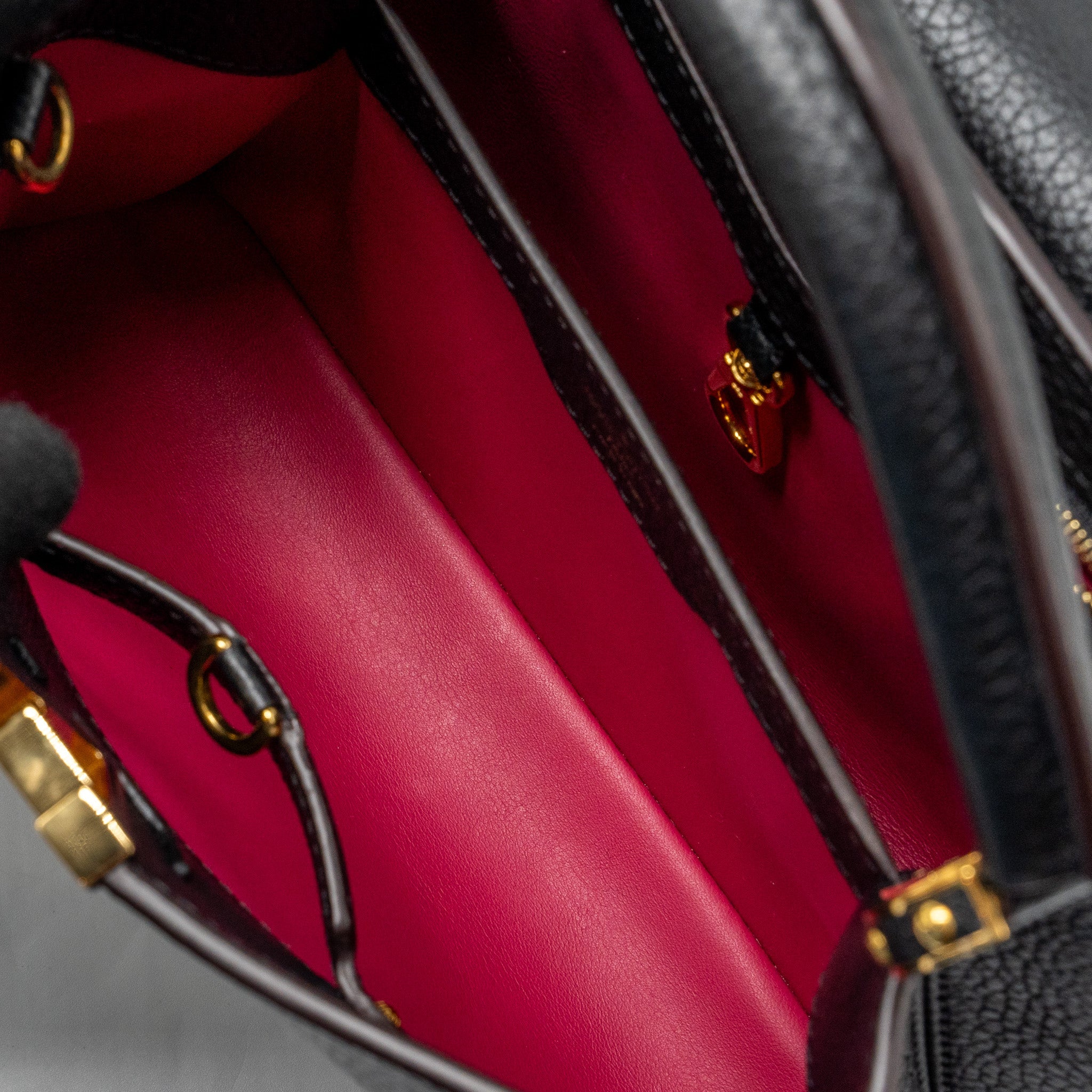 louis-vuitton-capucines-bb-taurillon-calfskin-black-ghw
