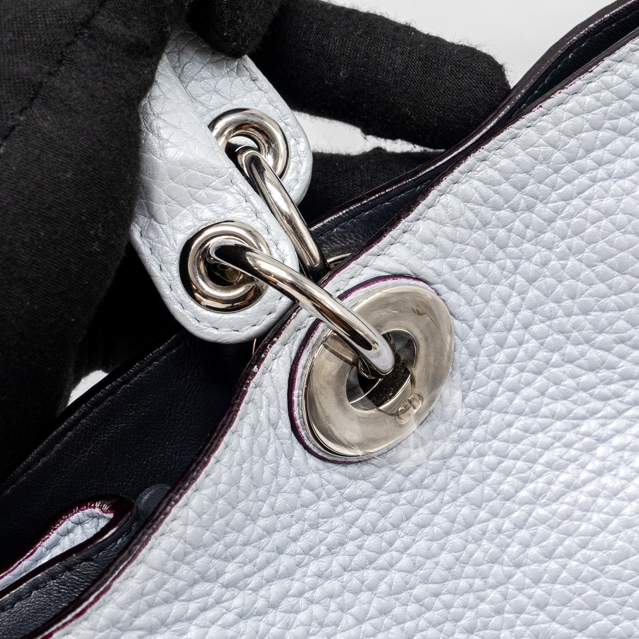 dior-diorissimo-tote-bag-grained-calfskin-light-grey-shw