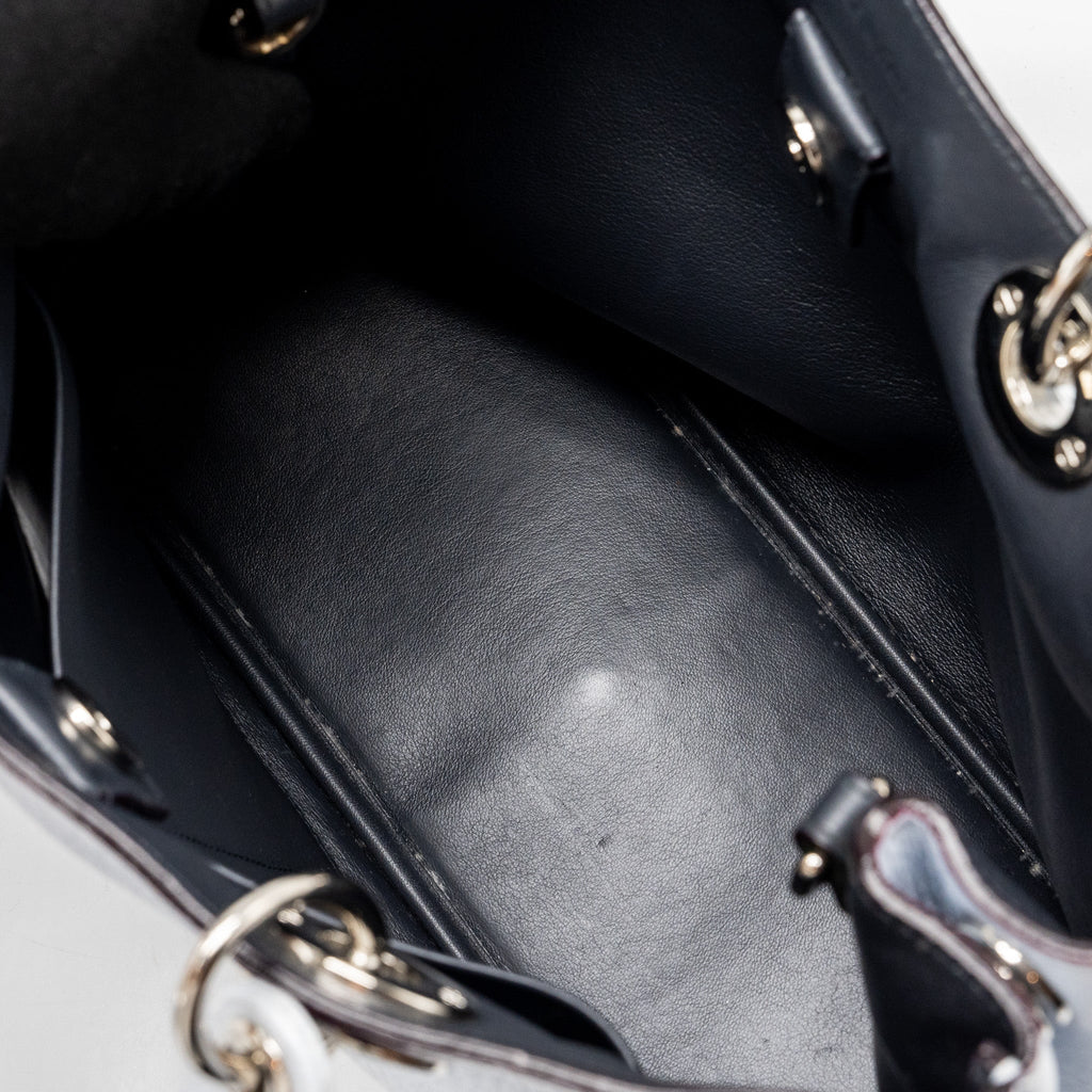 dior-diorissimo-tote-bag-grained-calfskin-light-grey-shw