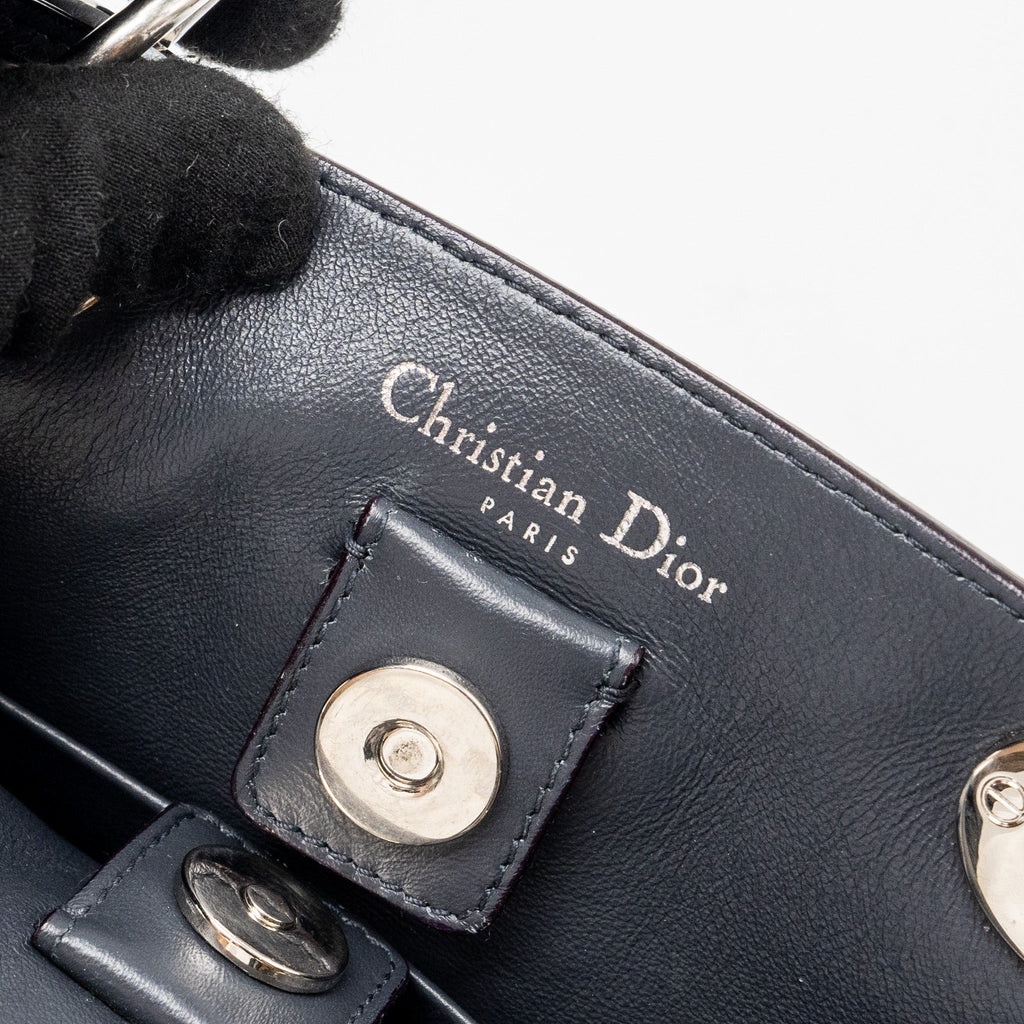 dior-diorissimo-tote-bag-grained-calfskin-light-grey-shw