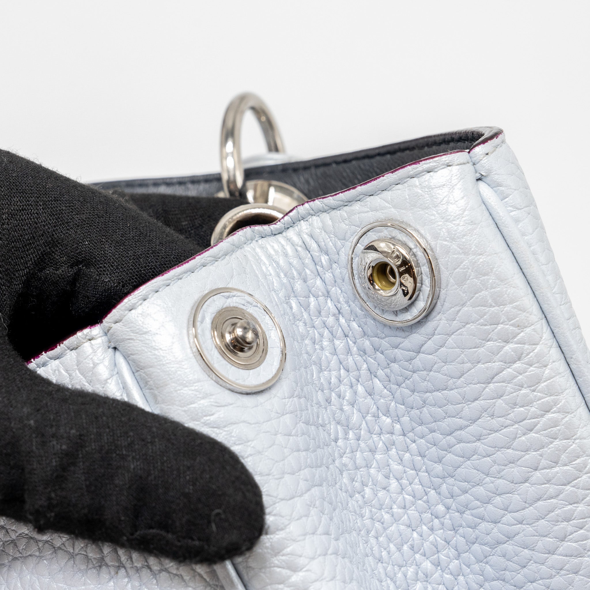 dior-diorissimo-tote-bag-grained-calfskin-light-grey-shw