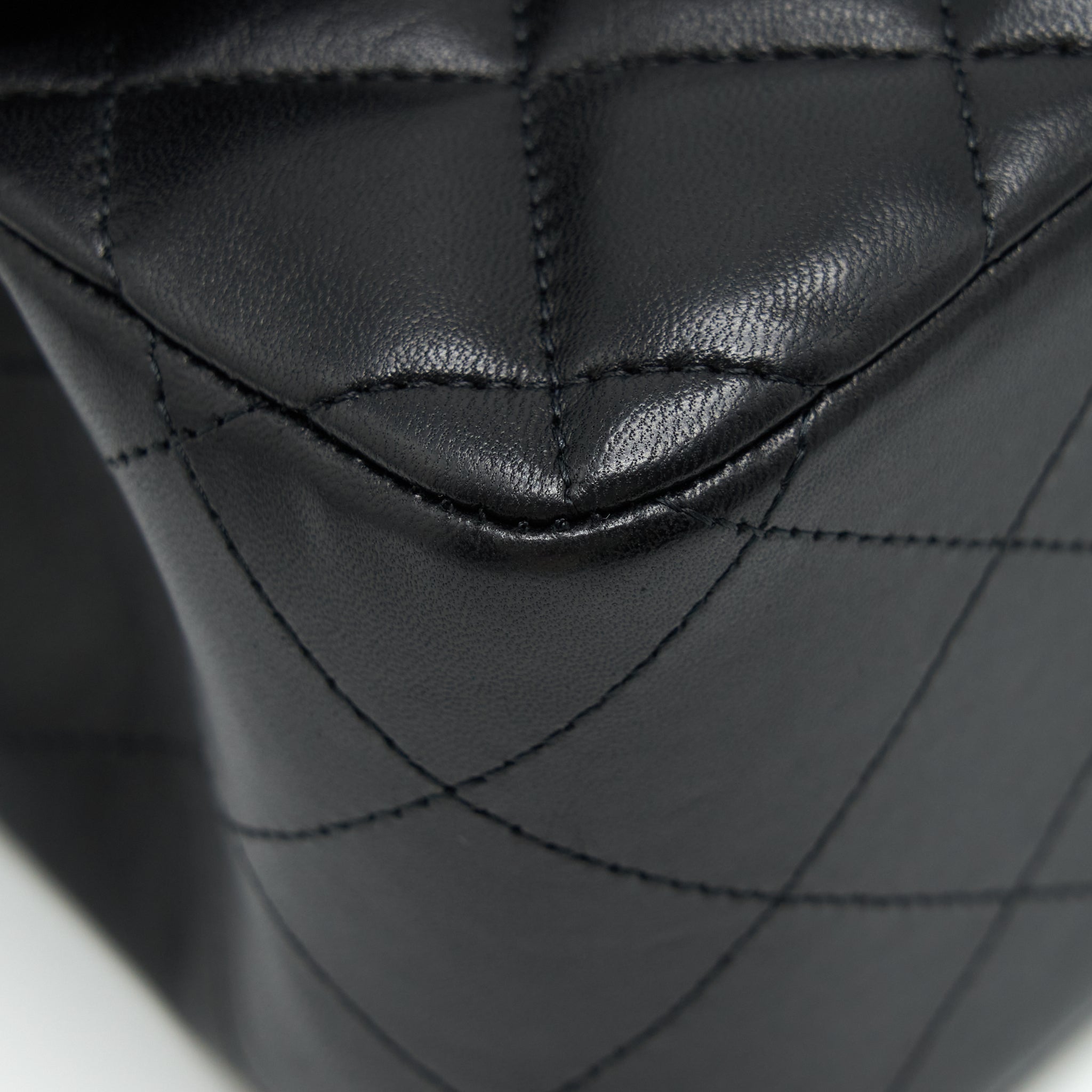 chanel-jumbo-classic-double-flap-lambskin-black-shw