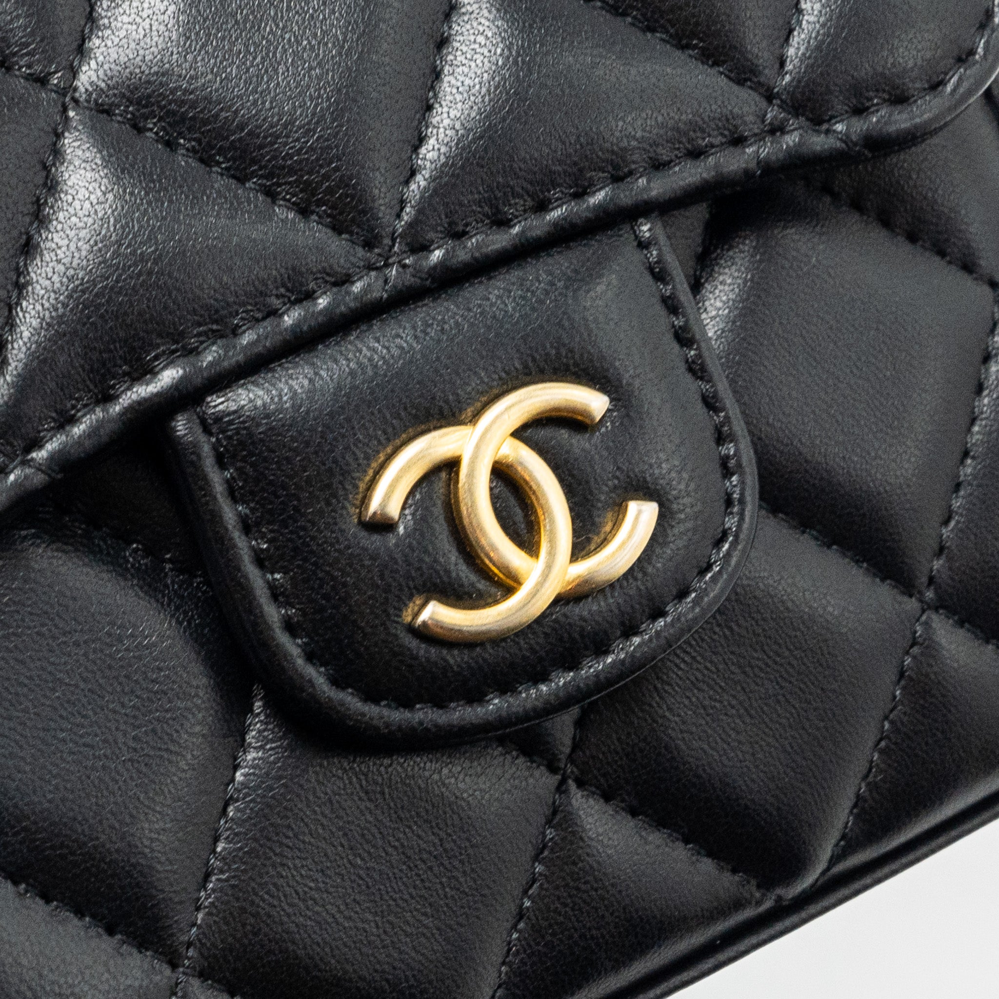 chanel-22b-top-handle-mini-flap-clutch-black-lambskin-ghw-microchip