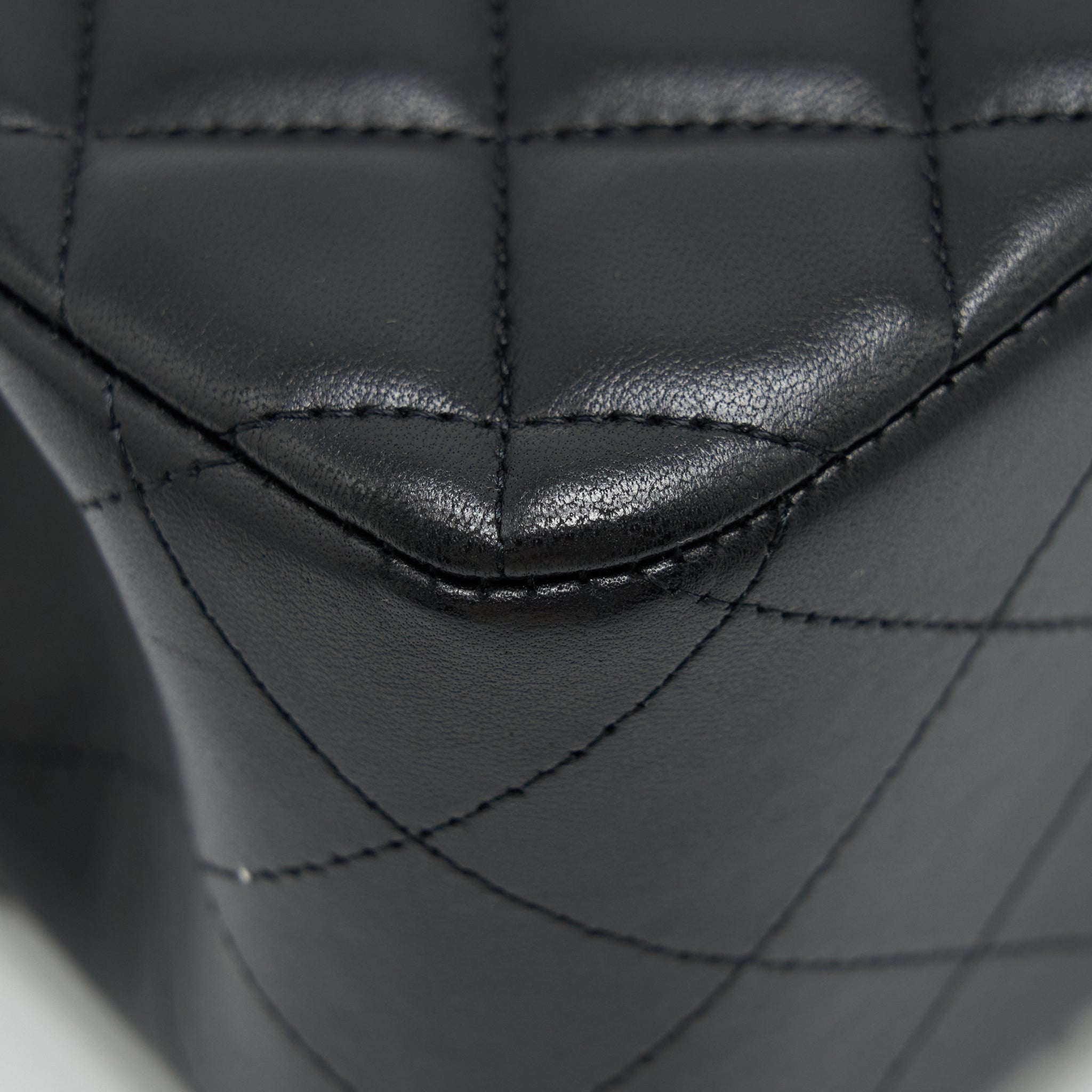 chanel-jumbo-classic-double-flap-lambskin-black-shw