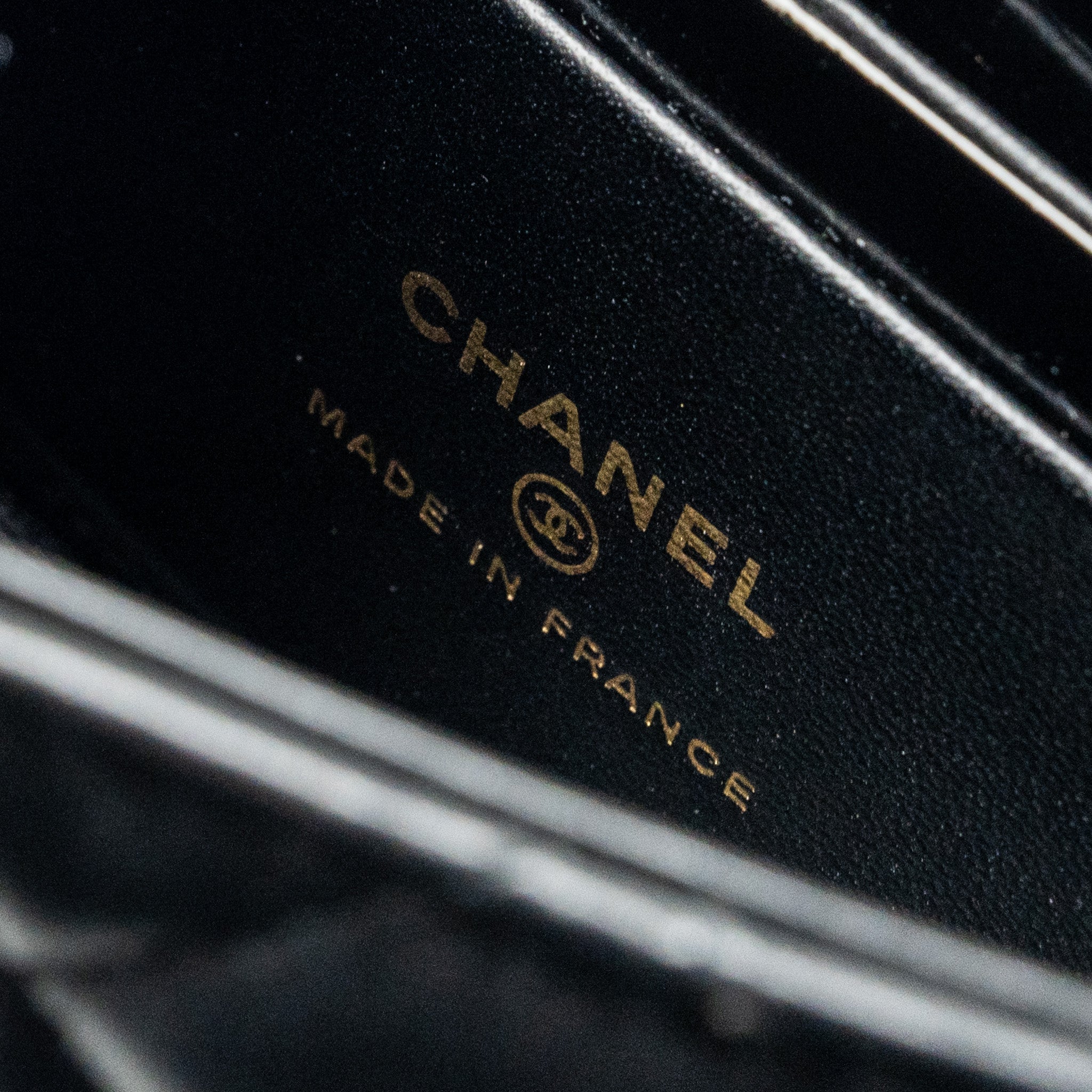 chanel-22b-top-handle-mini-flap-clutch-black-lambskin-ghw-microchip