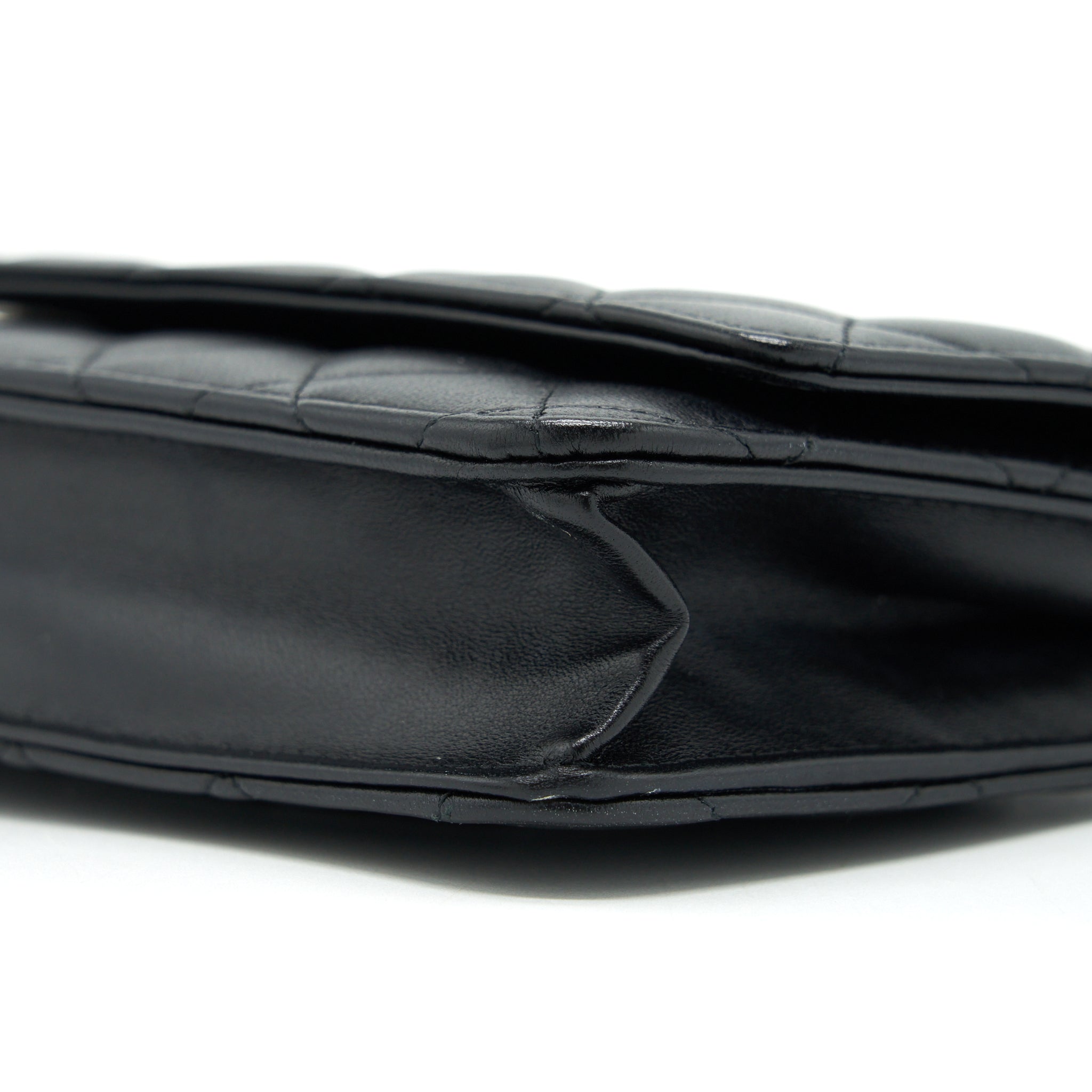 chanel-classic-wallet-on-chain-lambskin-black-shw