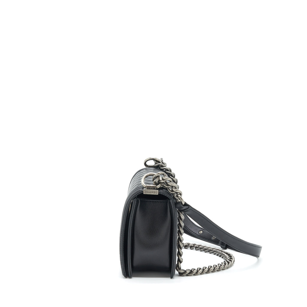 chanel-medium-boy-bag-lambskin-black-ruthenium-sliver-hardware