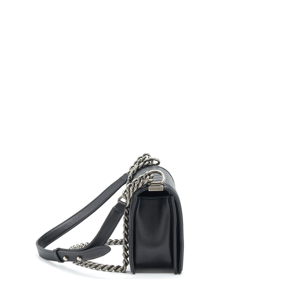 chanel-medium-boy-bag-lambskin-black-ruthenium-sliver-hardware